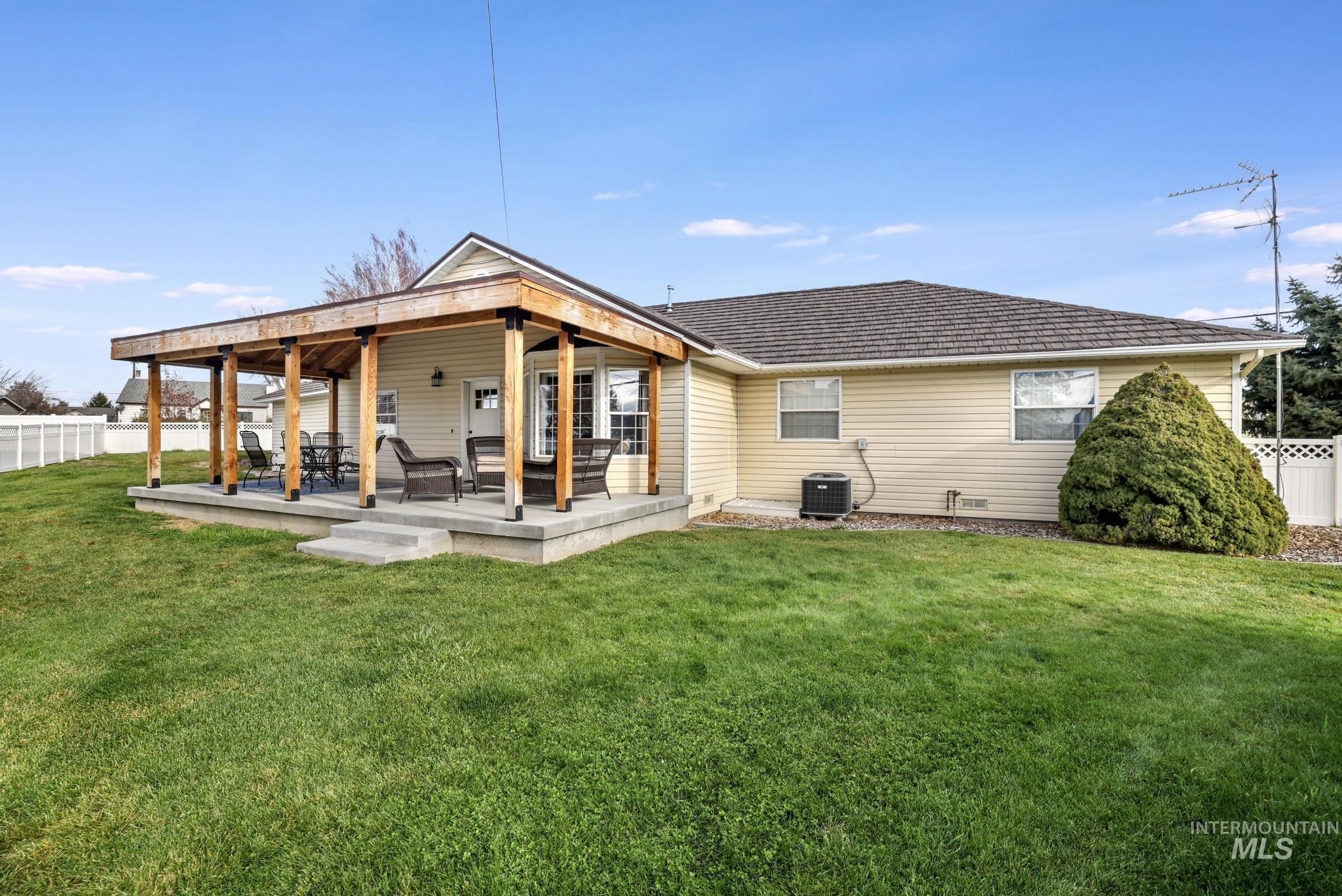 360 E Main, Hagerman, Idaho 83332, 3 Bedrooms, 2.5 Bathrooms, Residential For Sale, Price $520,000,MLS 98970603