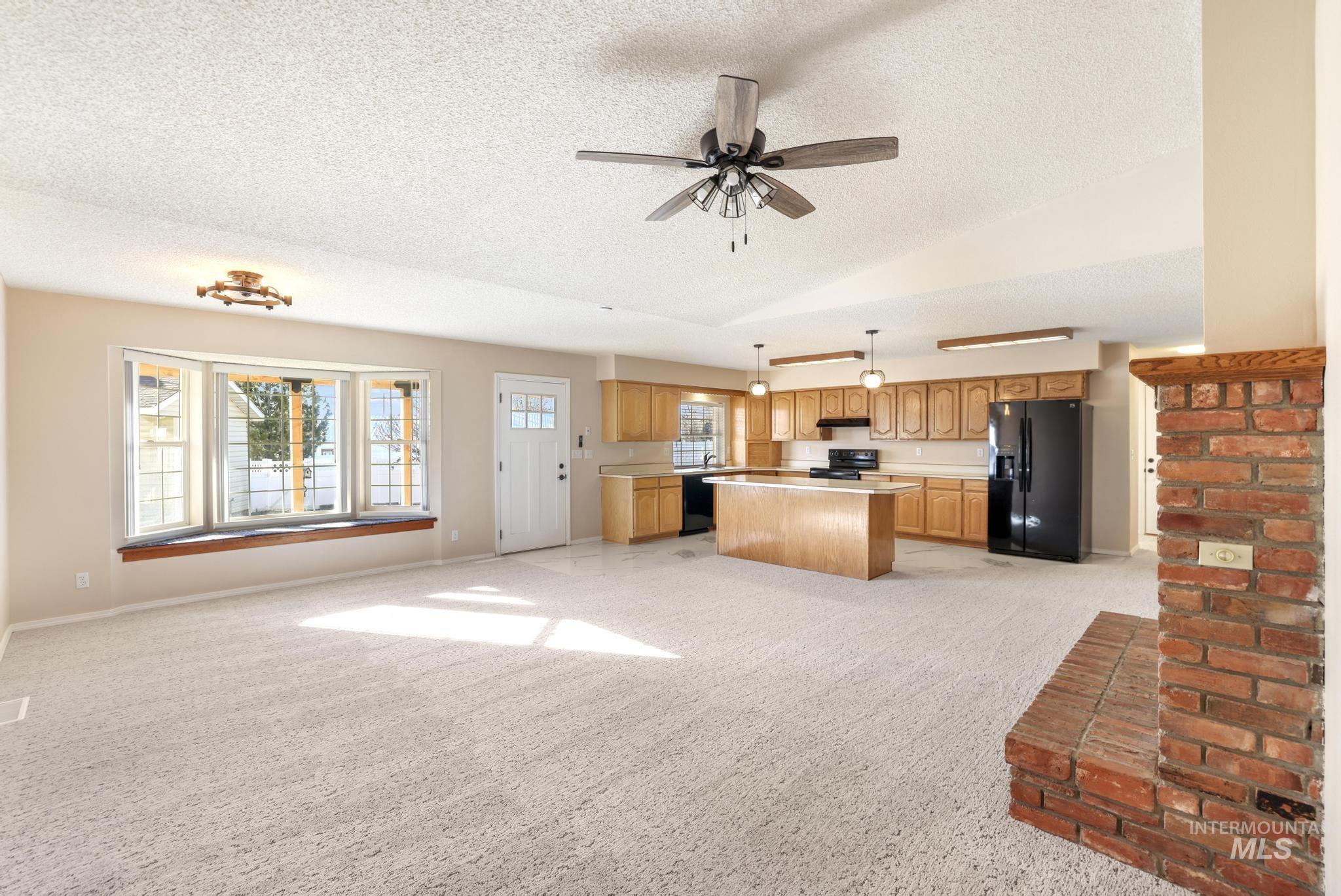 360 E Main, Hagerman, Idaho 83332, 3 Bedrooms, 2.5 Bathrooms, Residential For Sale, Price $520,000, 98970603