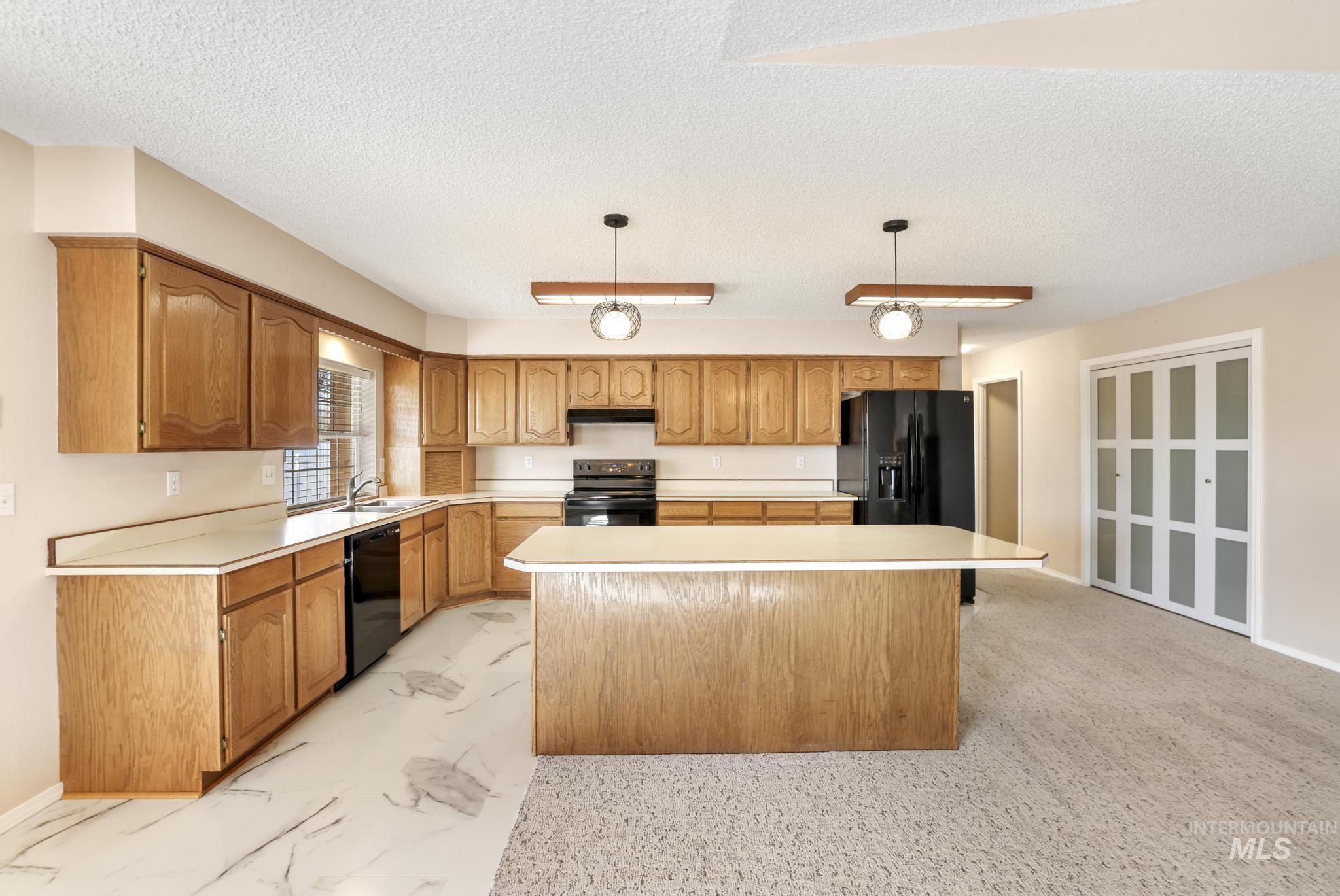 360 E Main, Hagerman, Idaho 83332, 3 Bedrooms, 2.5 Bathrooms, Residential For Sale, Price $520,000, 98970603