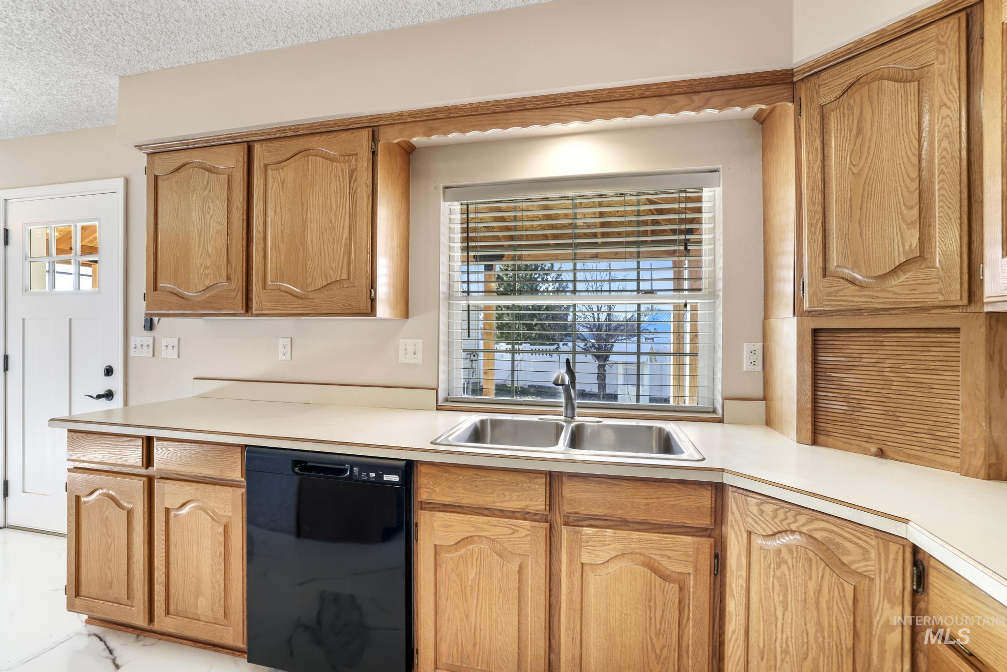 360 E Main, Hagerman, Idaho 83332, 3 Bedrooms, 2.5 Bathrooms, Residential For Sale, Price $520,000, 98970603