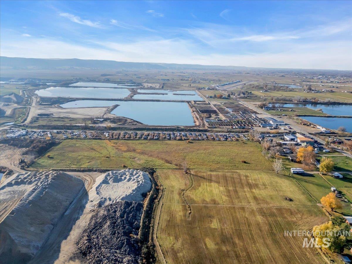 Aerial view of property's location featuring a nearby body of water
