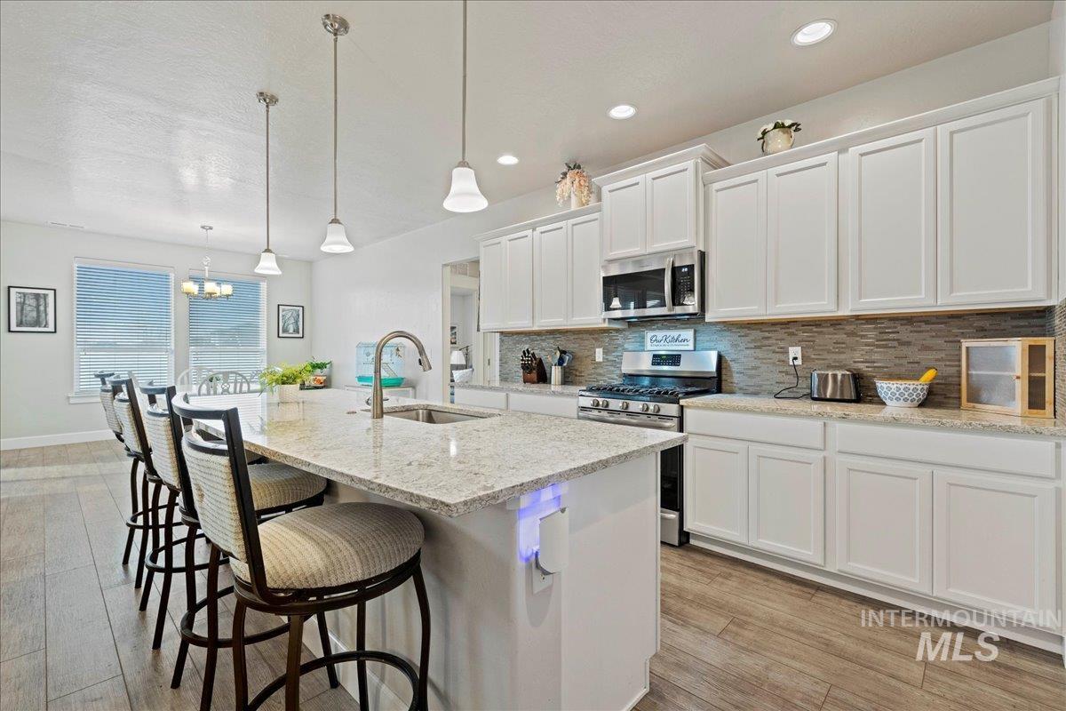 2126 W Pine Creek Dr, Nampa, Idaho 83686, 4 Bedrooms, 2 Bathrooms, Residential For Sale, Price $469,900,MLS 98970617