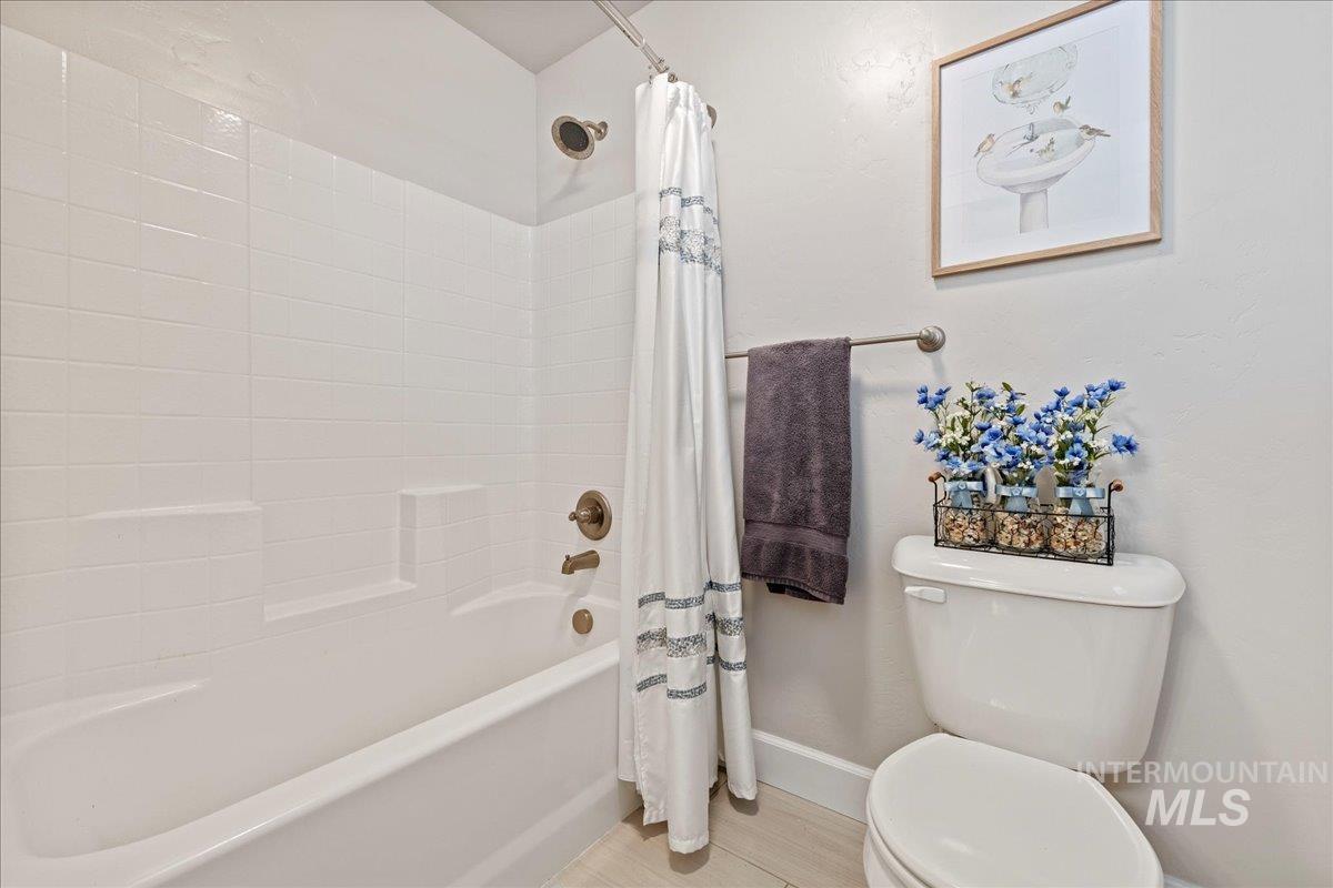 2126 W Pine Creek Dr, Nampa, Idaho 83686, 4 Bedrooms, 2 Bathrooms, Residential For Sale, Price $469,900,MLS 98970617