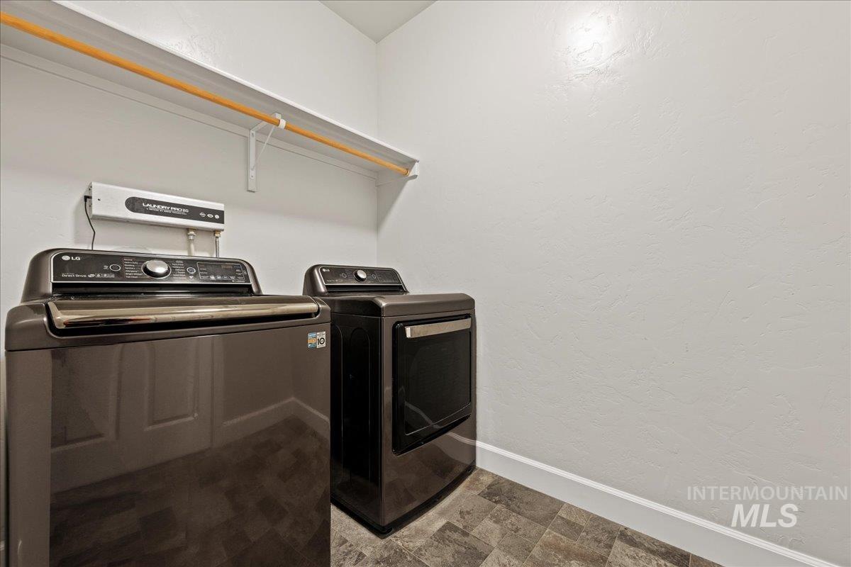 2126 W Pine Creek Dr, Nampa, Idaho 83686, 4 Bedrooms, 2 Bathrooms, Residential For Sale, Price $469,900,MLS 98970617