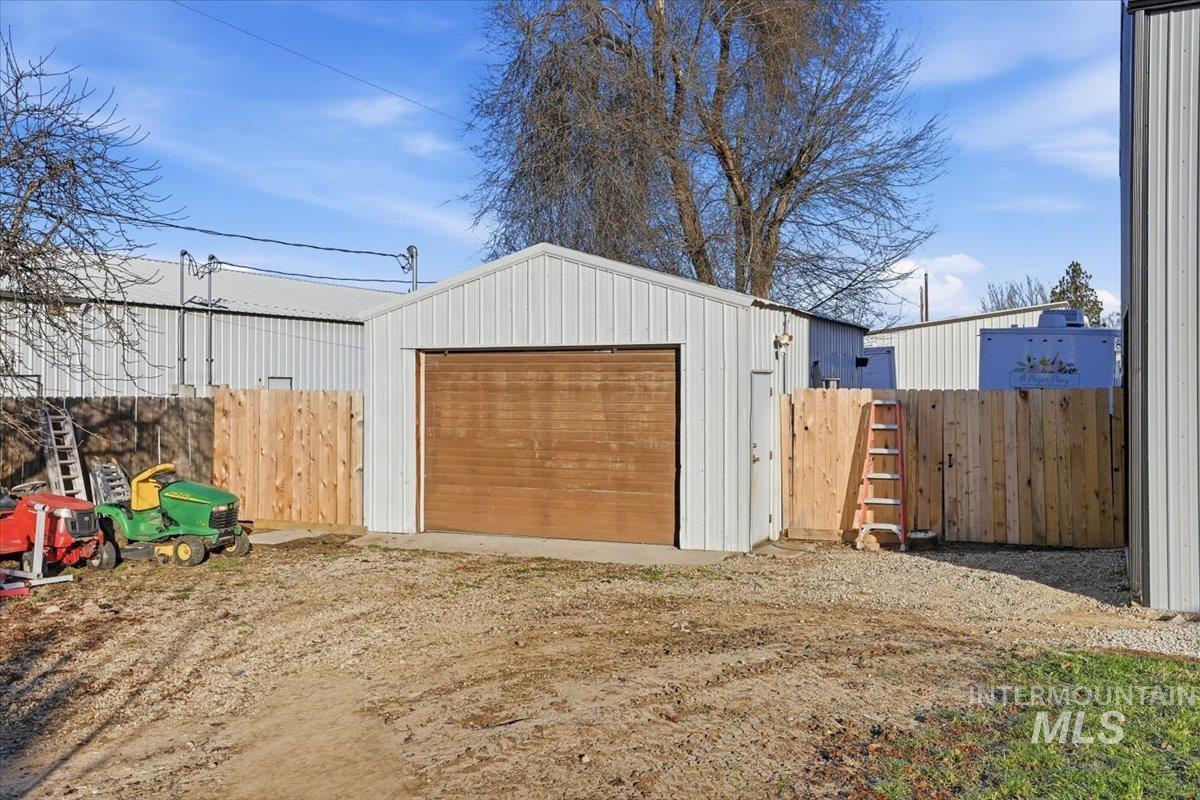 Detached garage with driveway