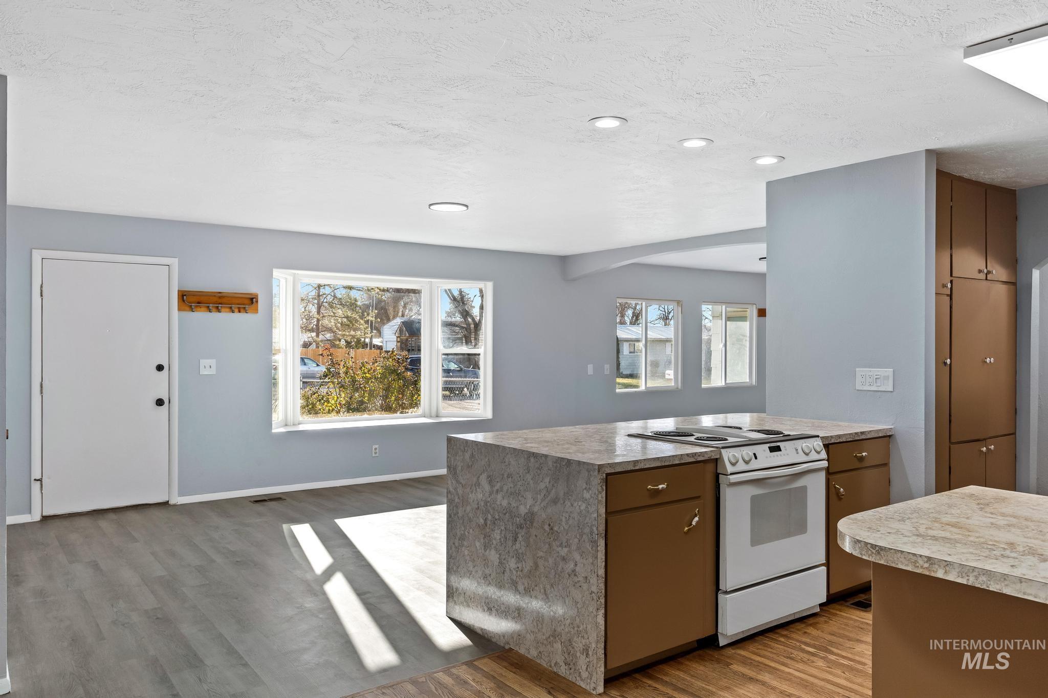 503 NW 3rd St, Fruitland, Idaho 83619, 5 Bedrooms, 2 Bathrooms, Residential For Sale, Price $399,990, 98970650