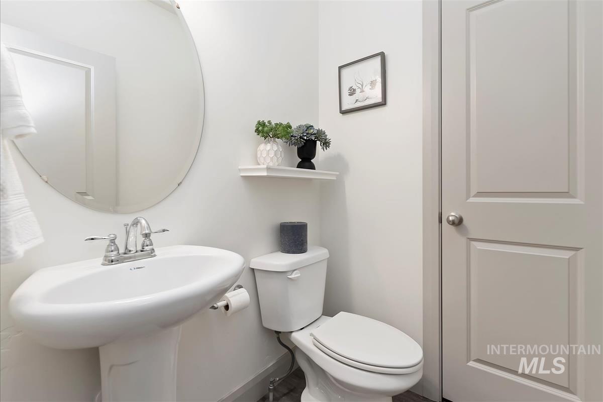 5932 W Quintale Dr., Meridian, Idaho 83646, 6 Bedrooms, 3.5 Bathrooms, Residential For Sale, Price $635,000,MLS 98970651