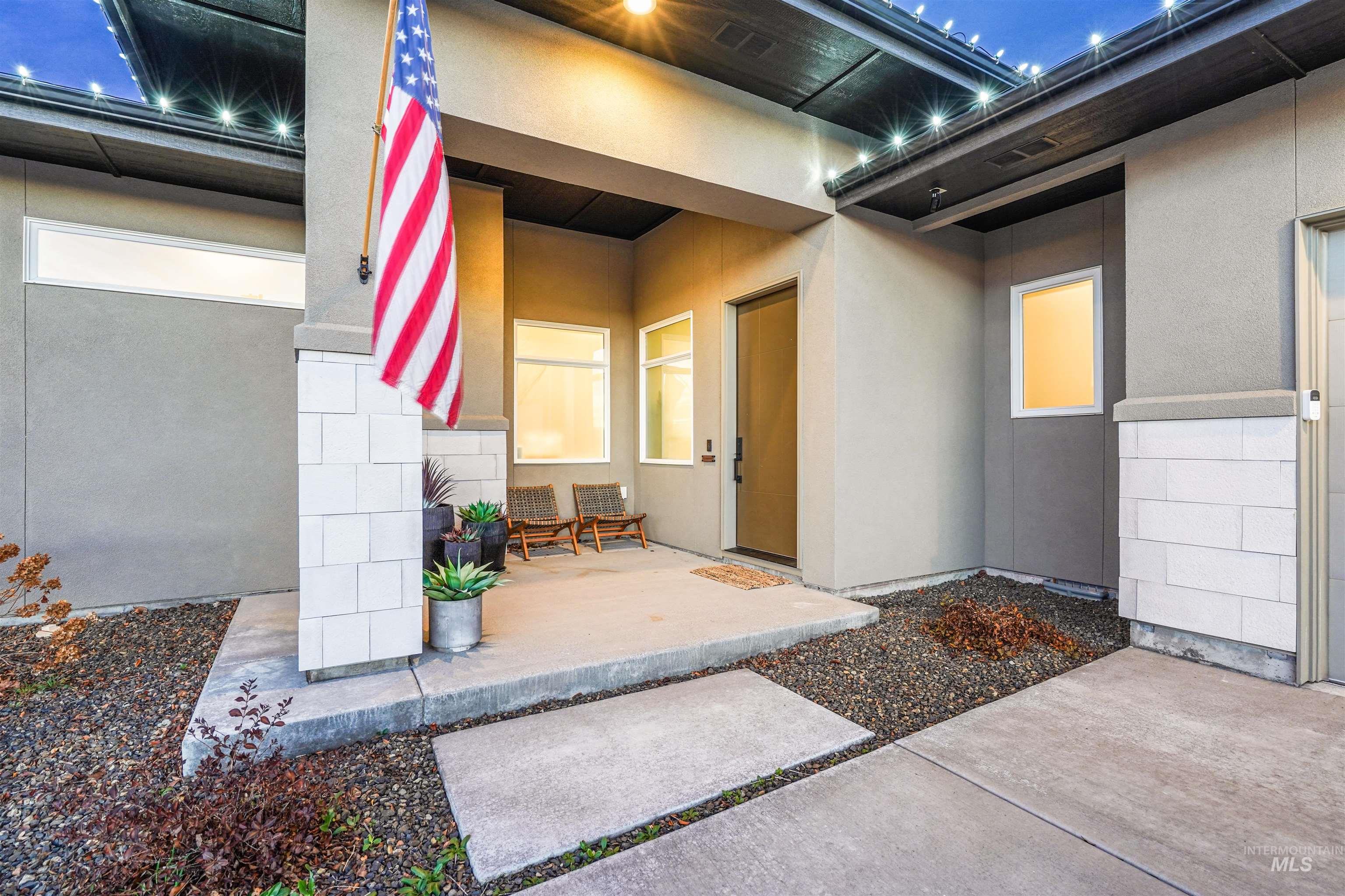 Doorway to property featuring stucco siding