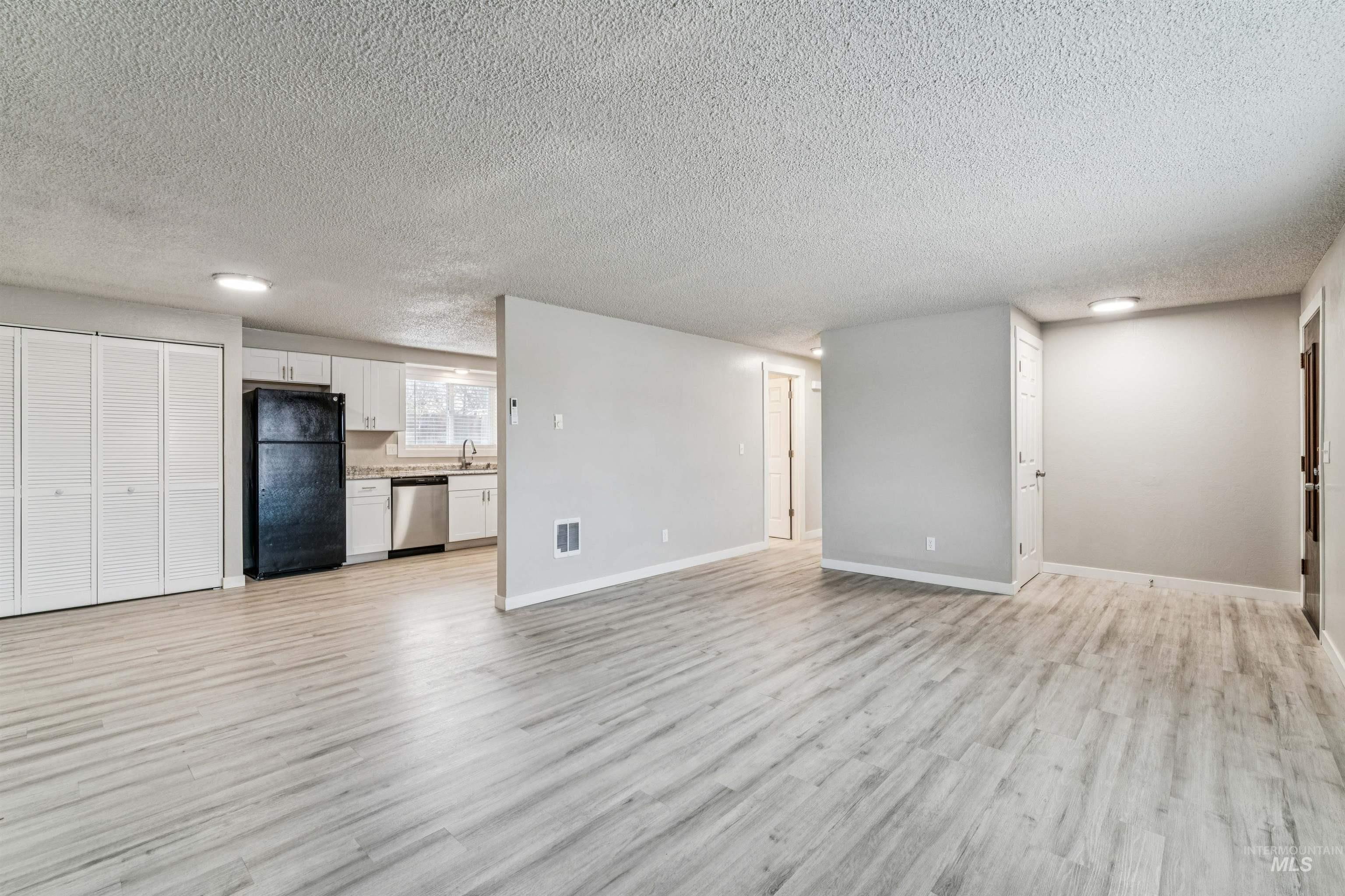 2105 Airport Ave, Caldwell, Idaho 83605, 2 Bedrooms, 1 Bathroom, Residential Income For Sale, Price $837,000,MLS 98970656