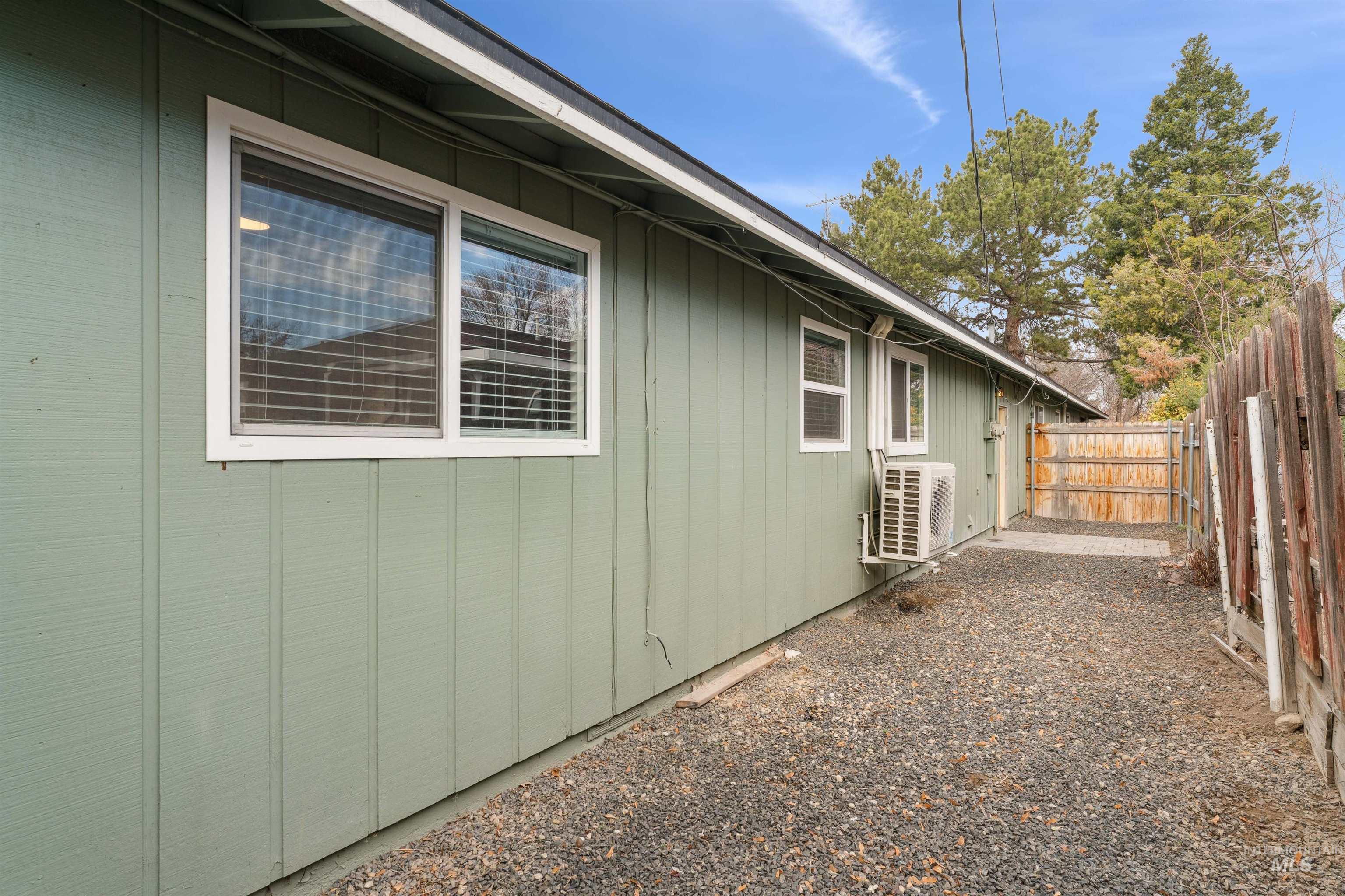 2105 Airport Ave, Caldwell, Idaho 83605, 2 Bedrooms, 1 Bathroom, Residential Income For Sale, Price $837,000,MLS 98970656