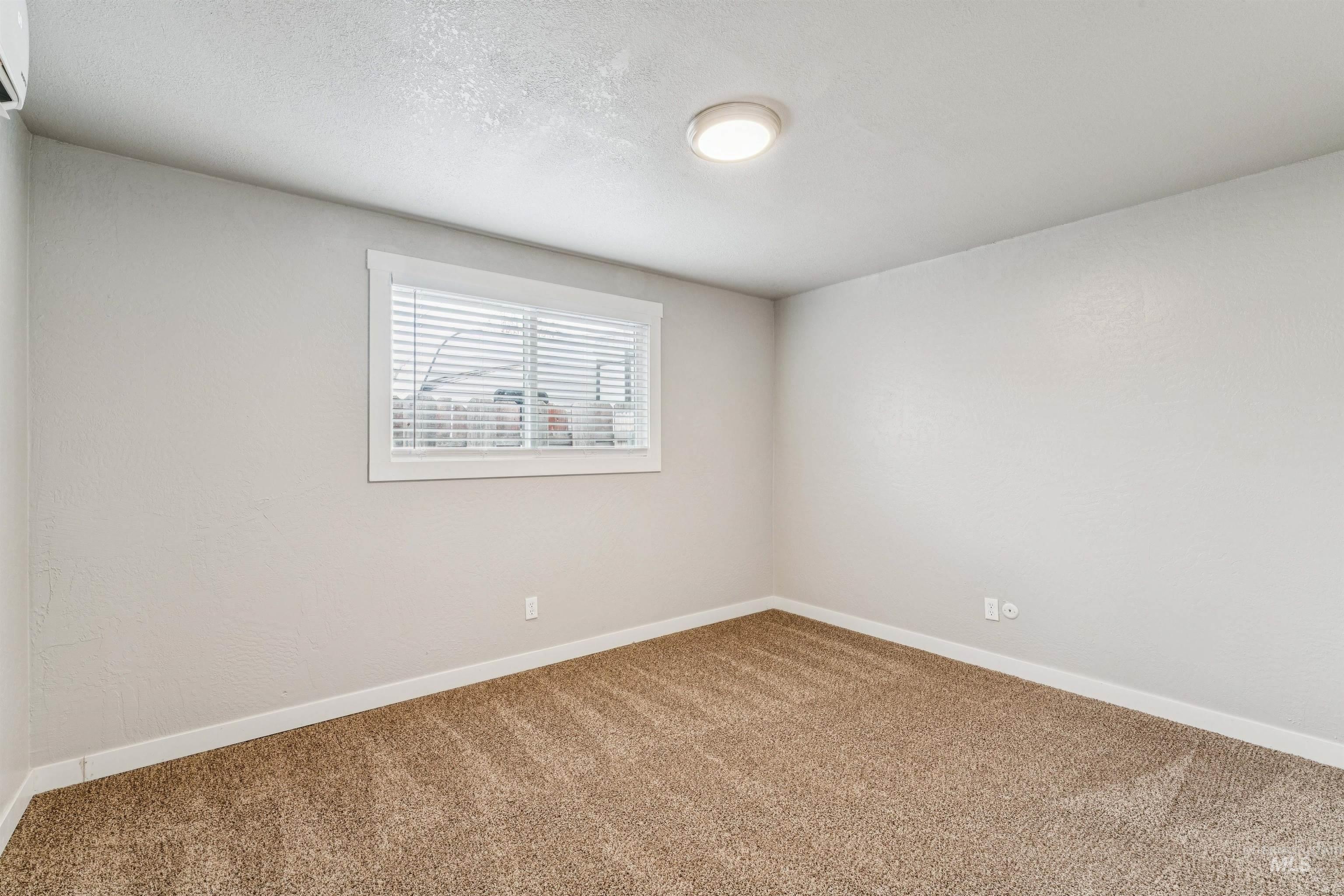 2105 Airport Ave, Caldwell, Idaho 83605, 2 Bedrooms, 1 Bathroom, Residential Income For Sale, Price $837,000,MLS 98970656