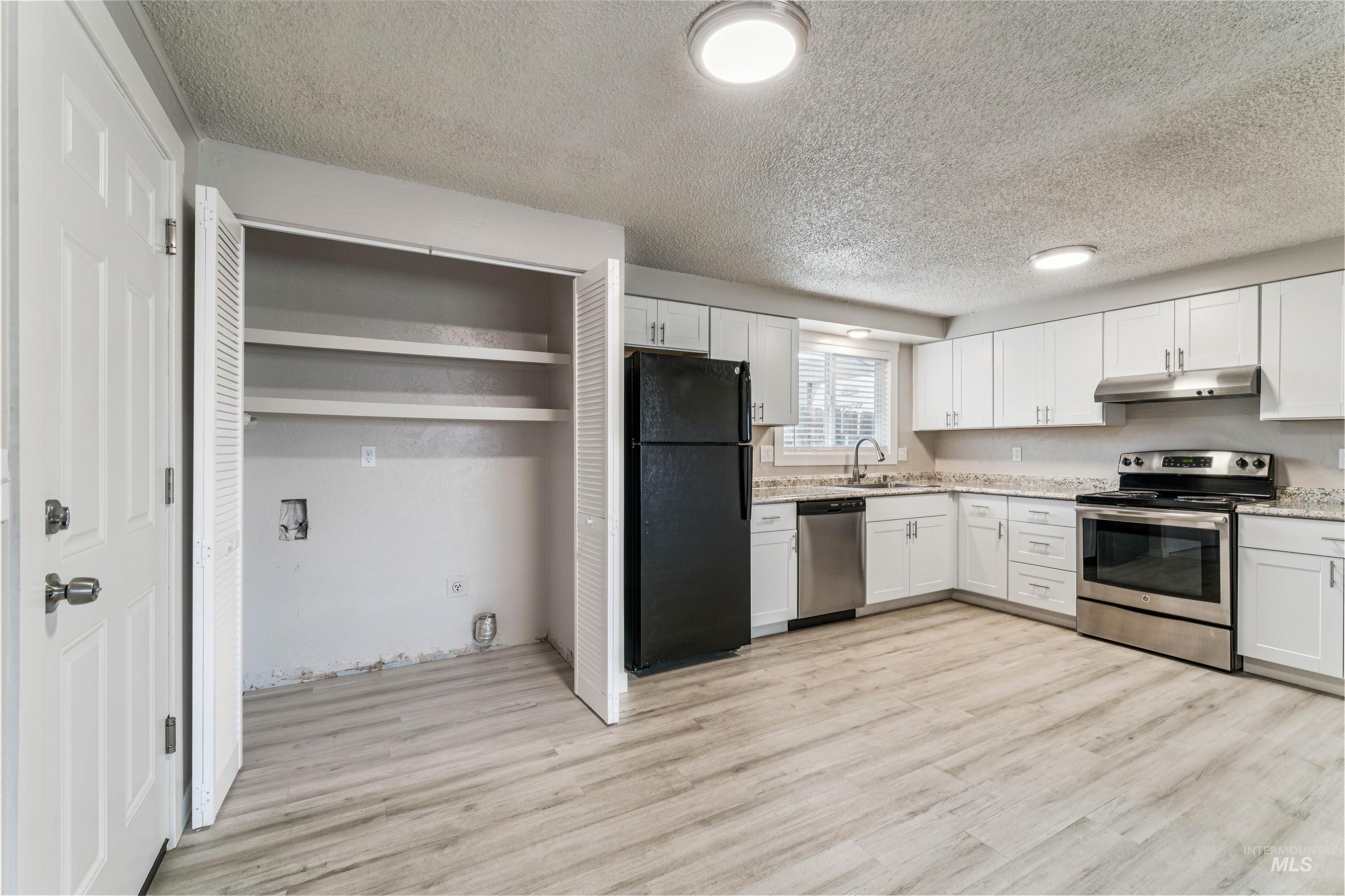 2105 Airport Ave, Caldwell, Idaho 83605, 2 Bedrooms, 1 Bathroom, Residential Income For Sale, Price $837,000,MLS 98970656