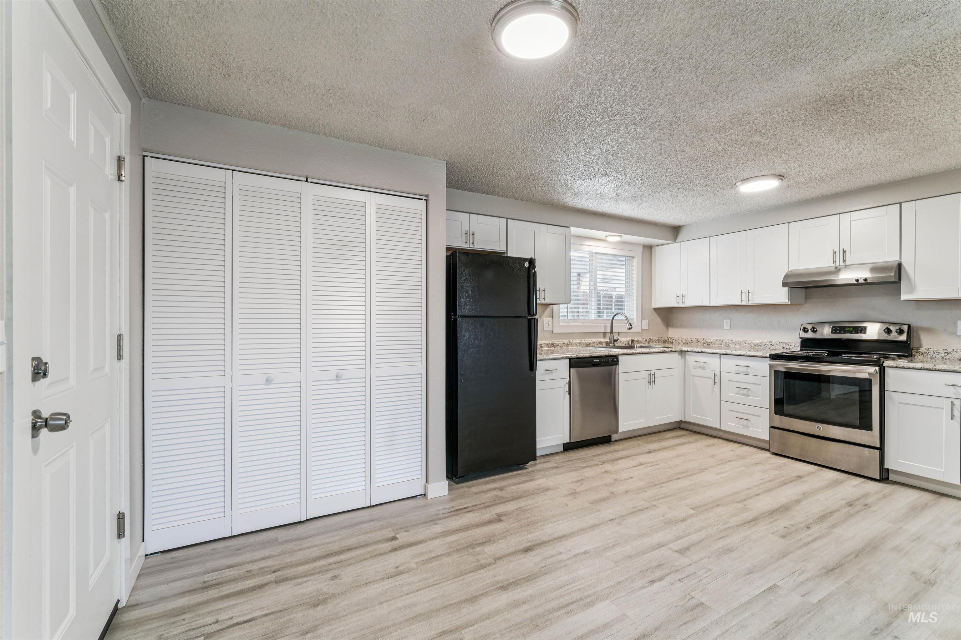 2105 Airport Ave, Caldwell, Idaho 83605, 2 Bedrooms, 1 Bathroom, Residential Income For Sale, Price $837,000,MLS 98970656