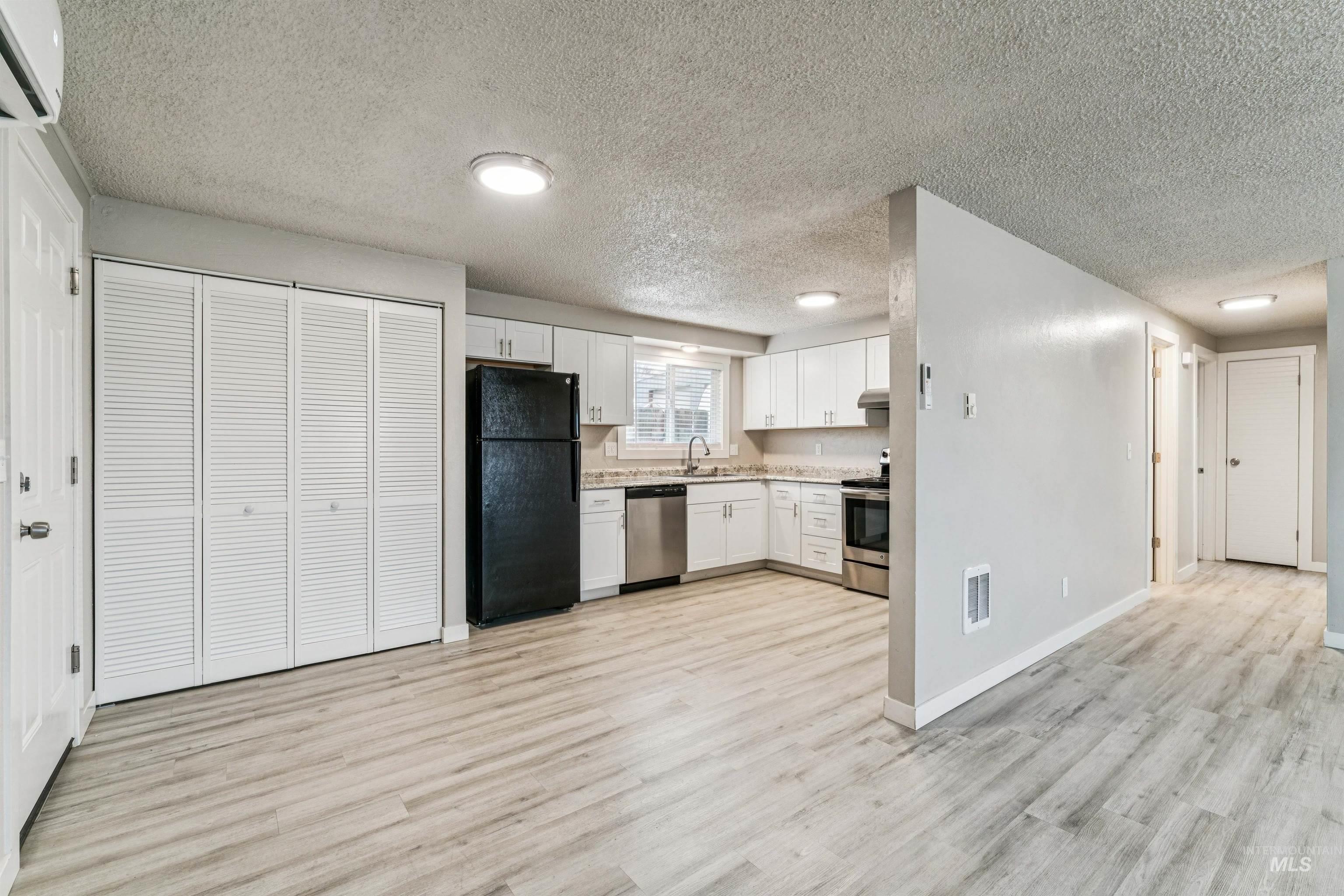 2105 Airport Ave, Caldwell, Idaho 83605, 2 Bedrooms, 1 Bathroom, Residential Income For Sale, Price $837,000,MLS 98970656