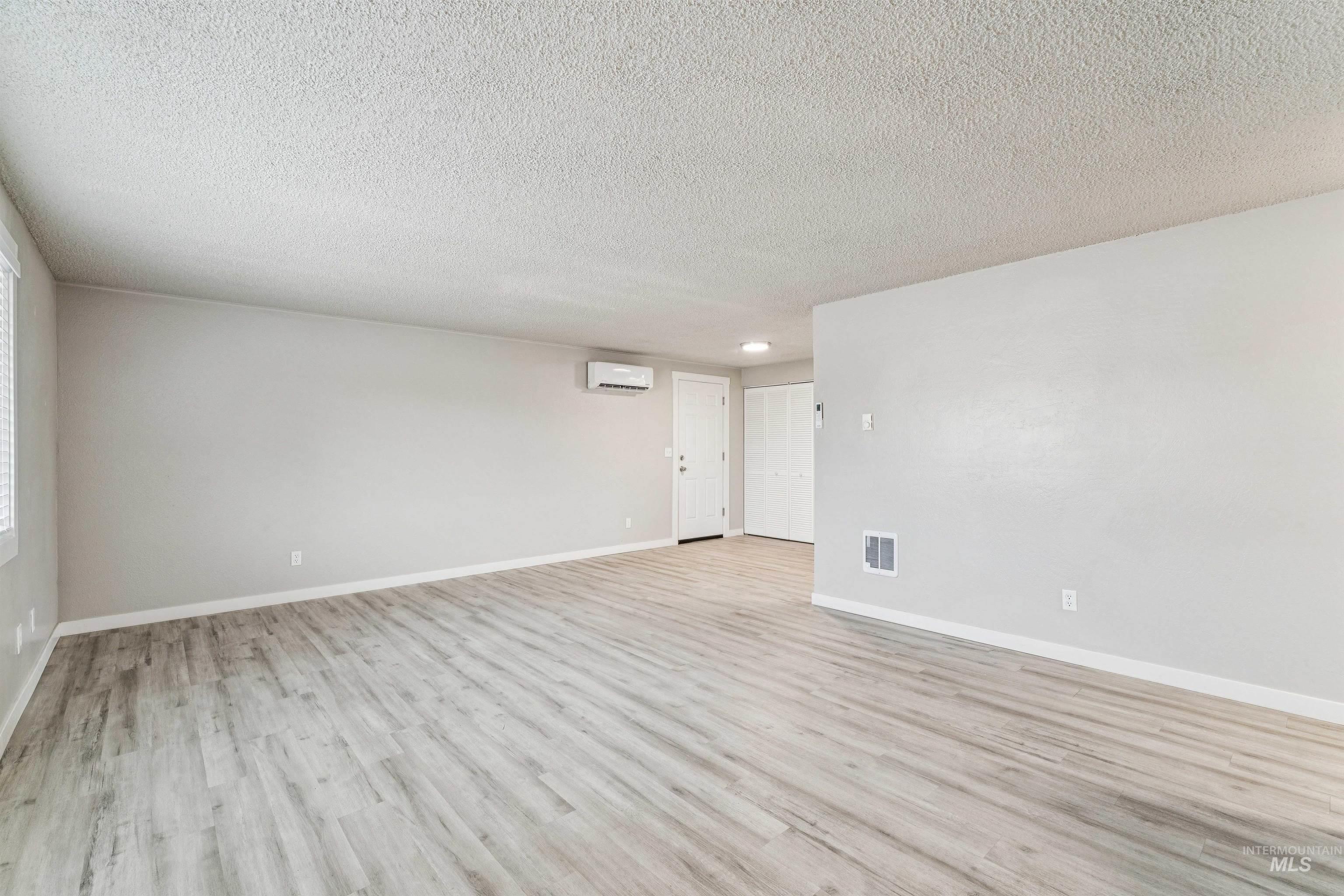 2105 Airport Ave, Caldwell, Idaho 83605, 2 Bedrooms, 1 Bathroom, Residential Income For Sale, Price $837,000,MLS 98970656