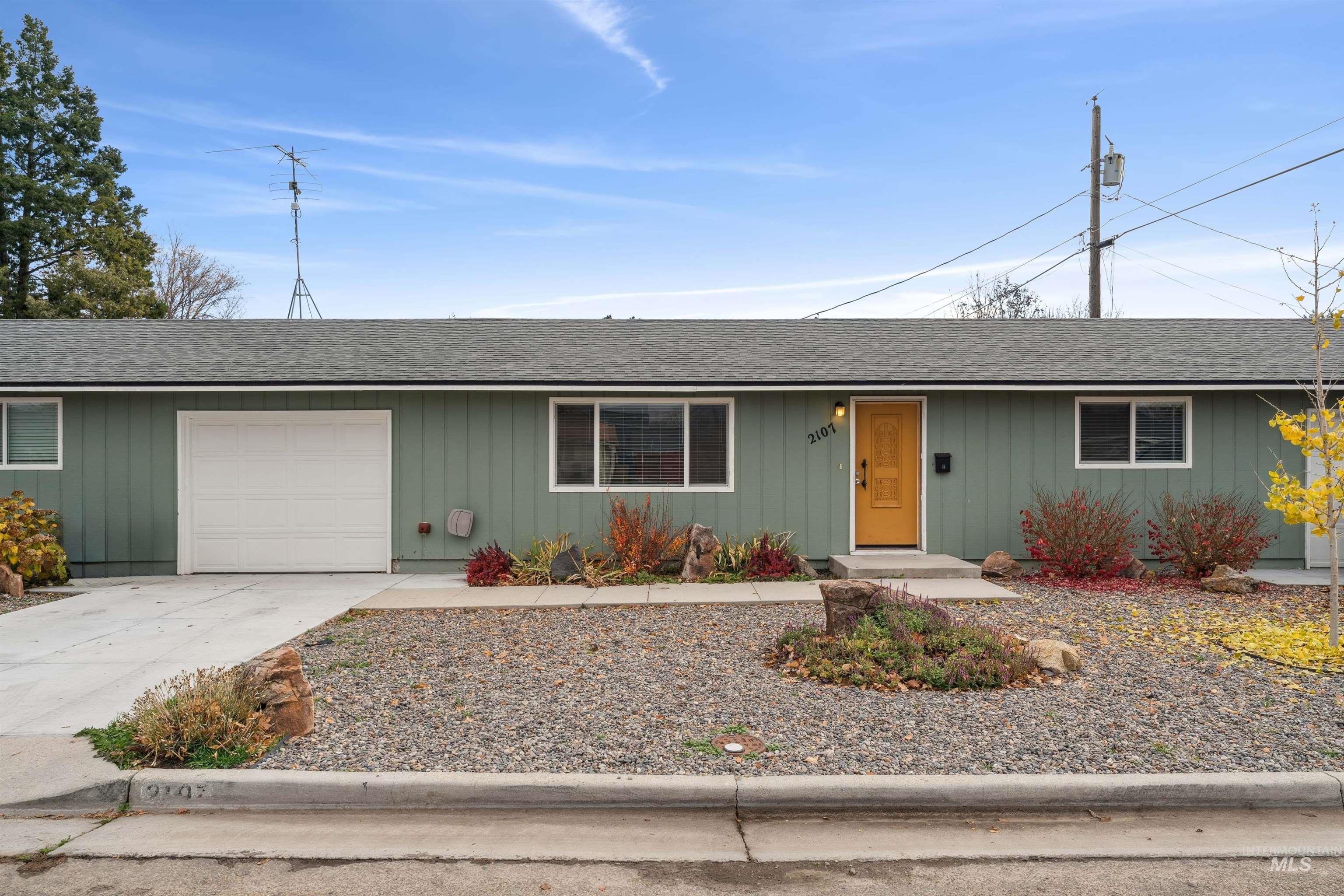 2105 Airport Ave, Caldwell, Idaho 83605, 2 Bedrooms, 1 Bathroom, Residential Income For Sale, Price $837,000,MLS 98970656