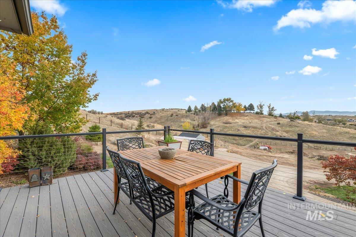 Deck with outdoor dining area