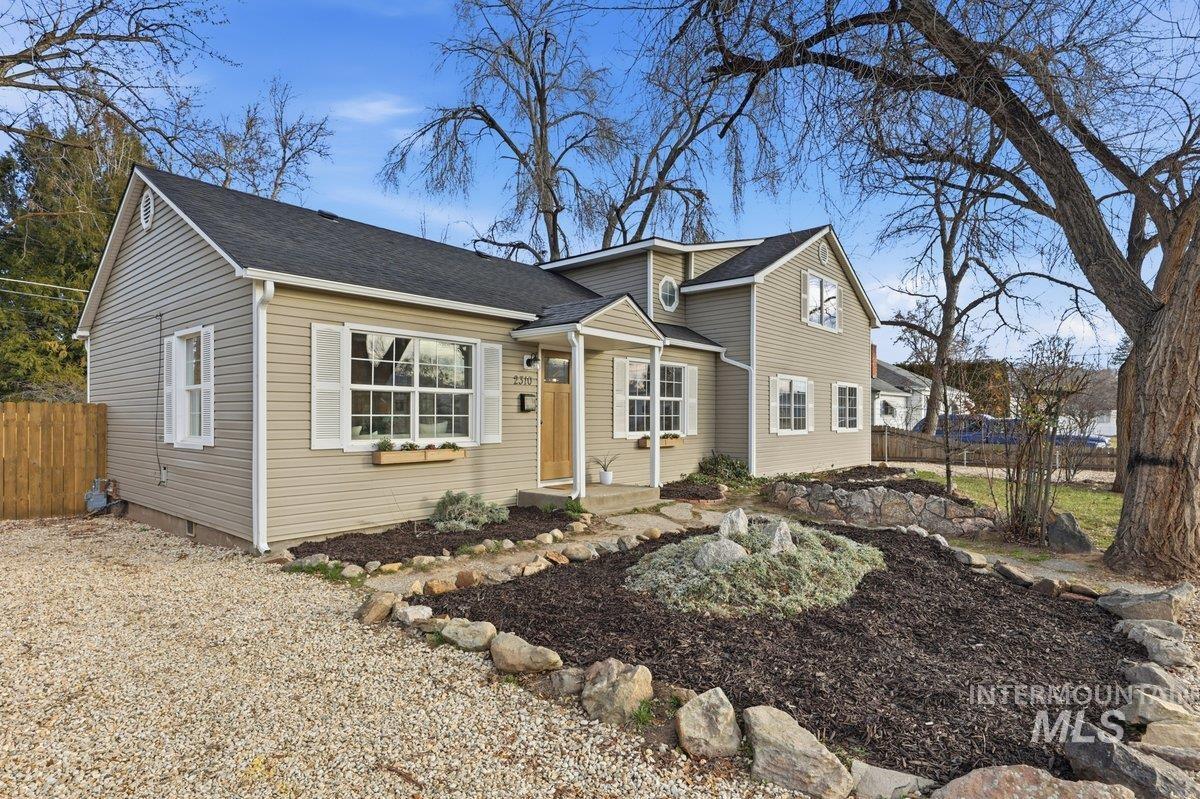 2310 W Frederic St, Boise, Idaho 83705, 4 Bedrooms, 3 Bathrooms, Residential For Sale, Price $629,900,MLS 98970664
