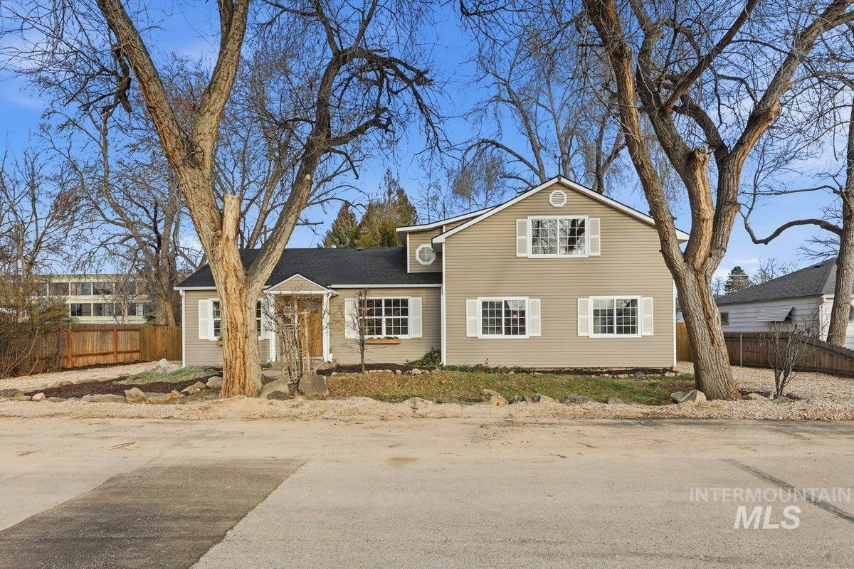 2310 W Frederic St, Boise, Idaho 83705, 4 Bedrooms, 3 Bathrooms, Residential For Sale, Price $629,900,MLS 98970664