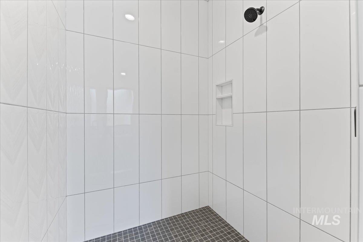Bathroom featuring tiled shower