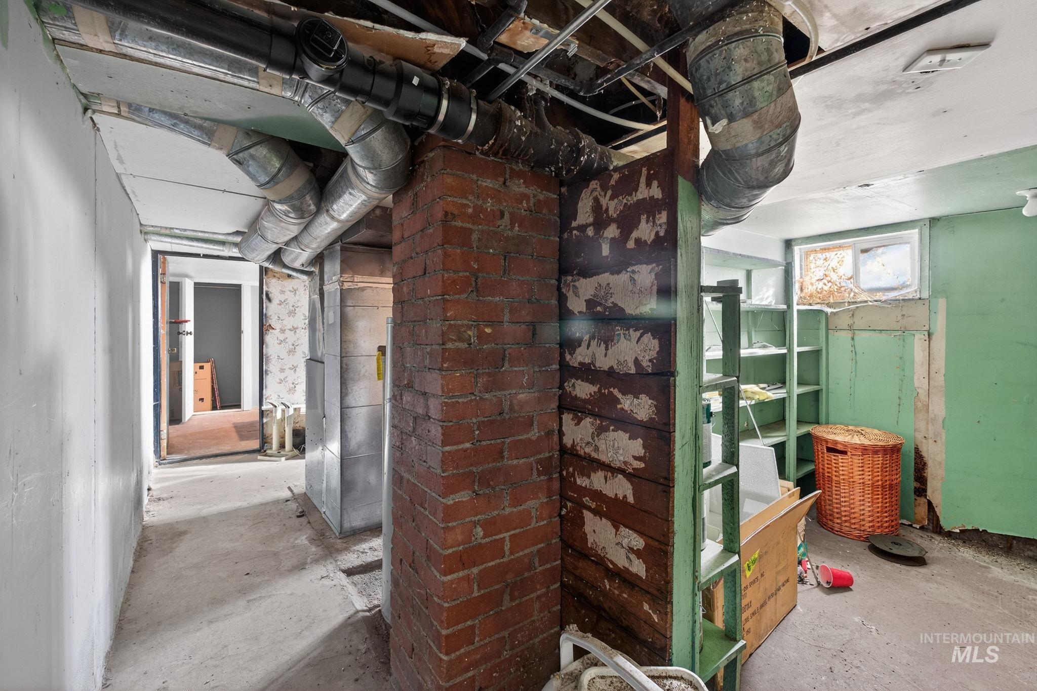 208 S 4th W St., Preston, Idaho 83263, 3 Bedrooms, 1 Bathroom, Residential For Sale, Price $299,900,MLS 98970678