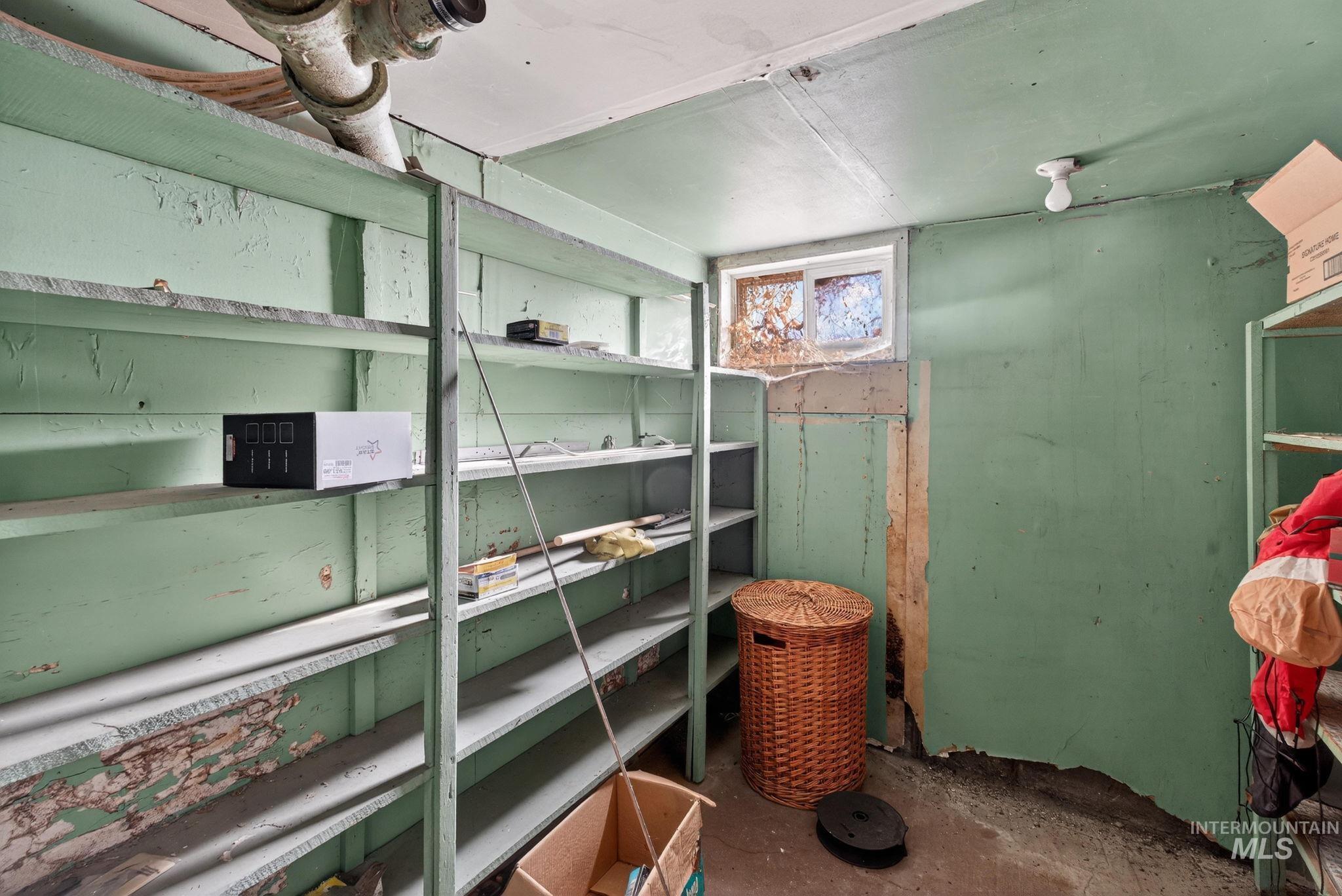 208 S 4th W St., Preston, Idaho 83263, 3 Bedrooms, 1 Bathroom, Residential For Sale, Price $299,900,MLS 98970678