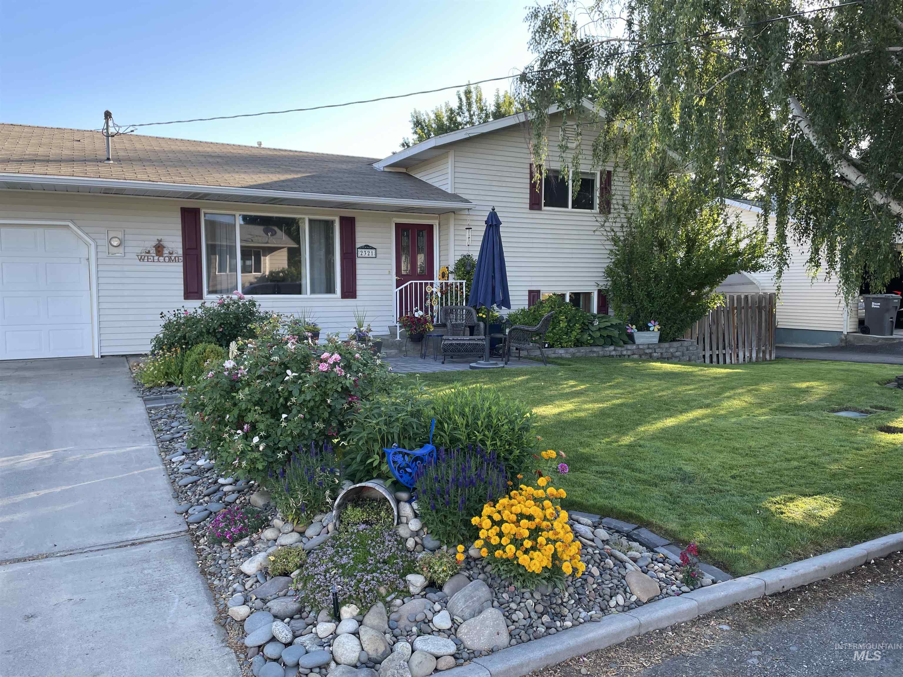 2321 Rolling Hills Dr., Clarkston, Washington 99403, 4 Bedrooms, 2 Bathrooms, Residential For Sale, Price $435,000,MLS 98970681