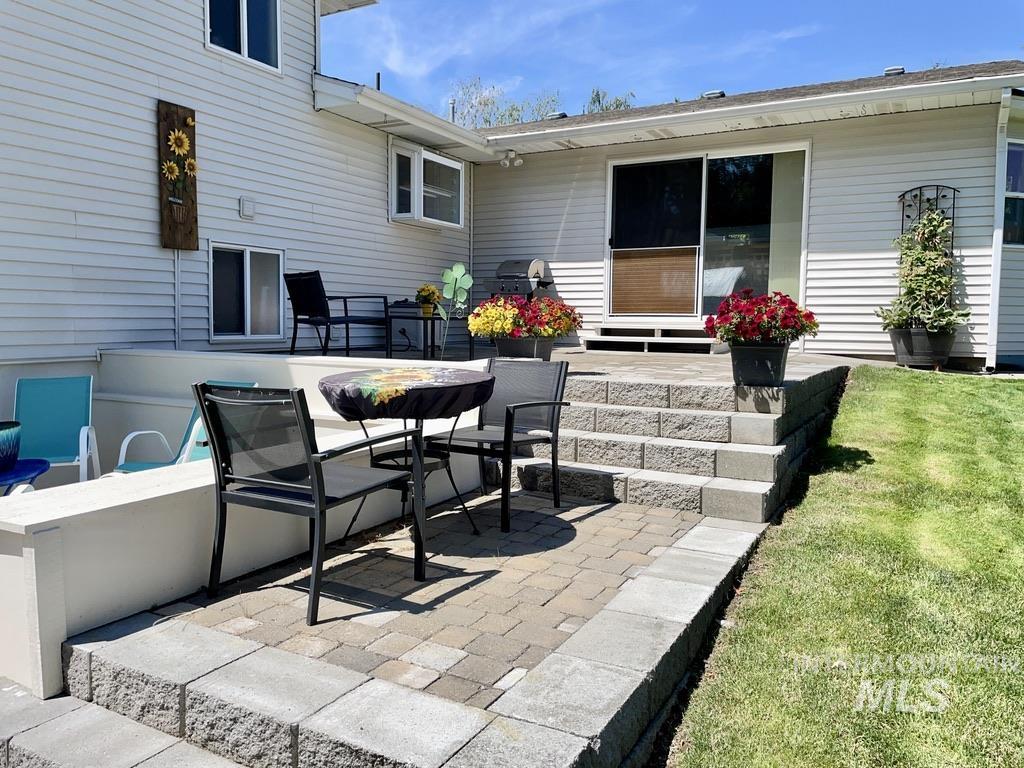 2321 Rolling Hills Dr., Clarkston, Washington 99403, 4 Bedrooms, 2 Bathrooms, Residential For Sale, Price $435,000,MLS 98970681