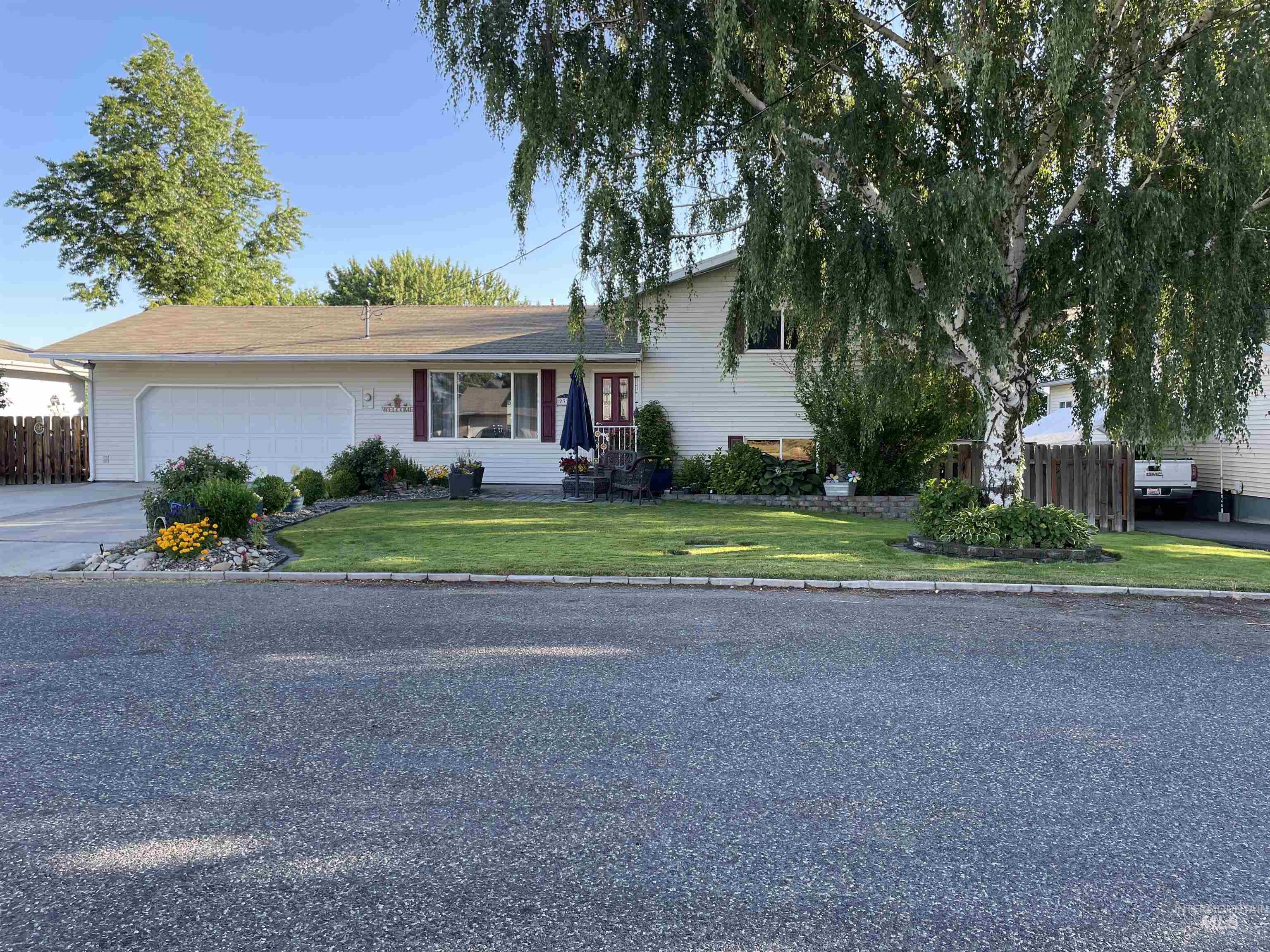 View of front facade featuring a garage and driveway