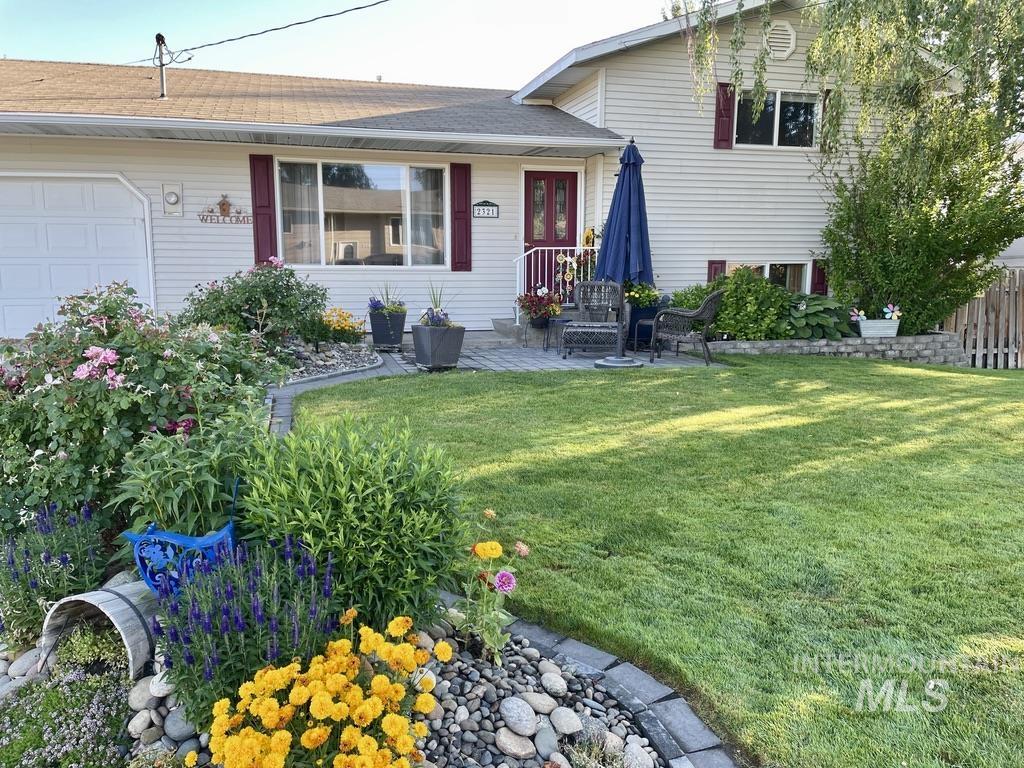 2321 Rolling Hills Dr., Clarkston, Washington 99403, 4 Bedrooms, 2 Bathrooms, Residential For Sale, Price $435,000,MLS 98970681