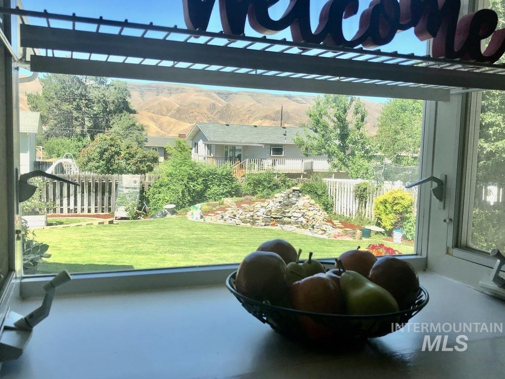 2321 Rolling Hills Dr., Clarkston, Washington 99403, 4 Bedrooms, 2 Bathrooms, Residential For Sale, Price $435,000,MLS 98970681