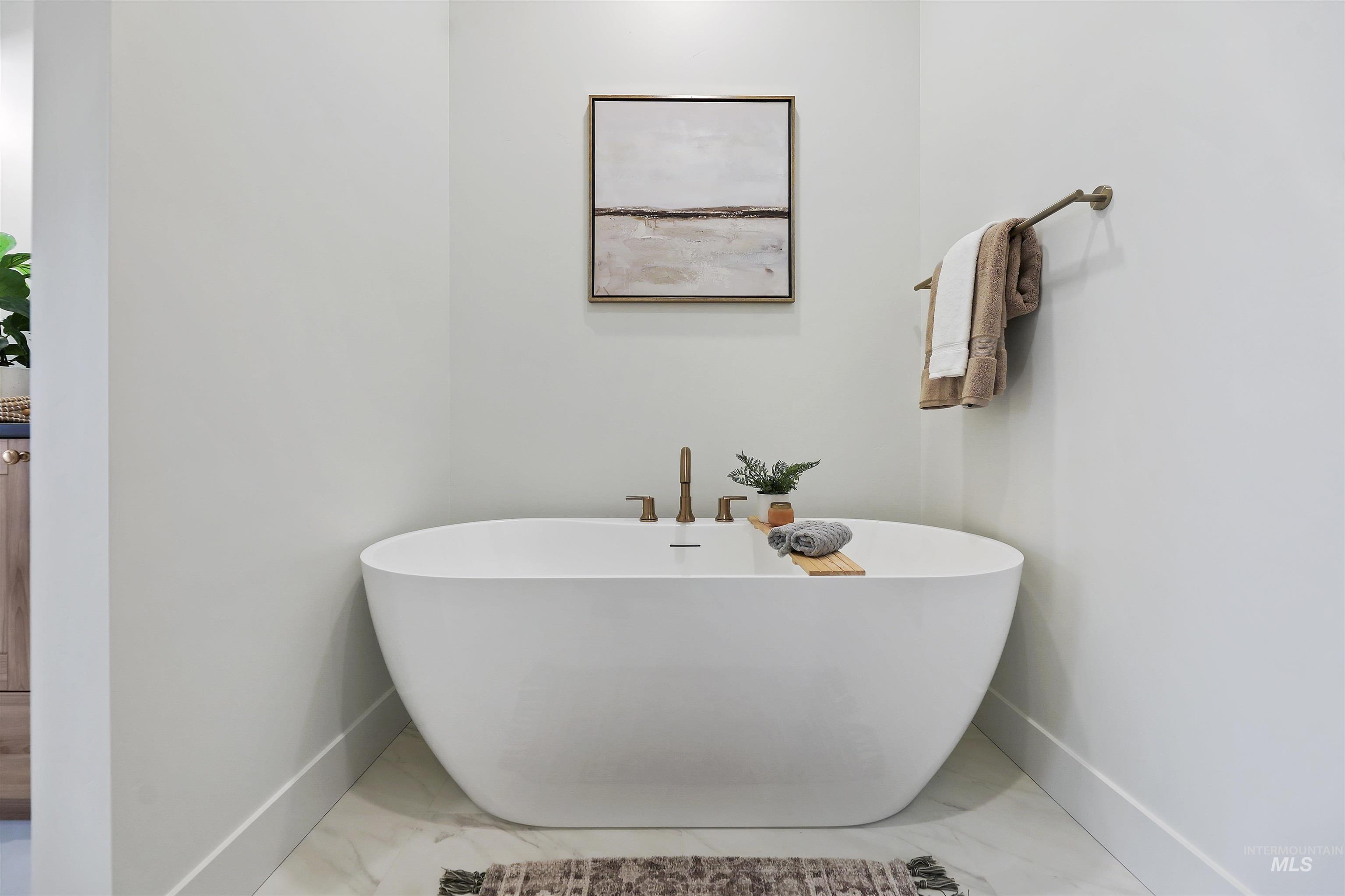 7373 W Feather Edge, Eagle, Idaho 83616, 3 Bedrooms, 2.5 Bathrooms, Residential For Sale, Price $949,000, 98970683