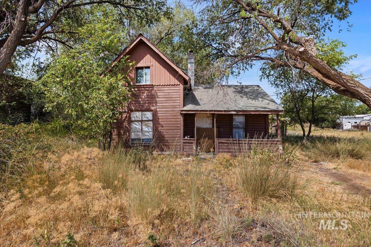 555 14th St, Vale, Oregon 97918-9606, 2 Bedrooms, 1 Bathroom, Residential For Sale, Price $99,999, 98970692