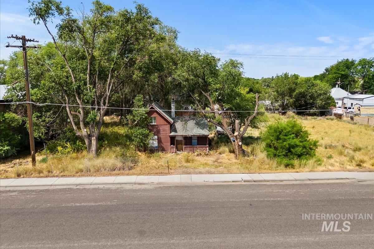 555 14th St, Vale, Oregon 97918-9606, 2 Bedrooms, 1 Bathroom, Residential For Sale, Price $99,999, 98970692