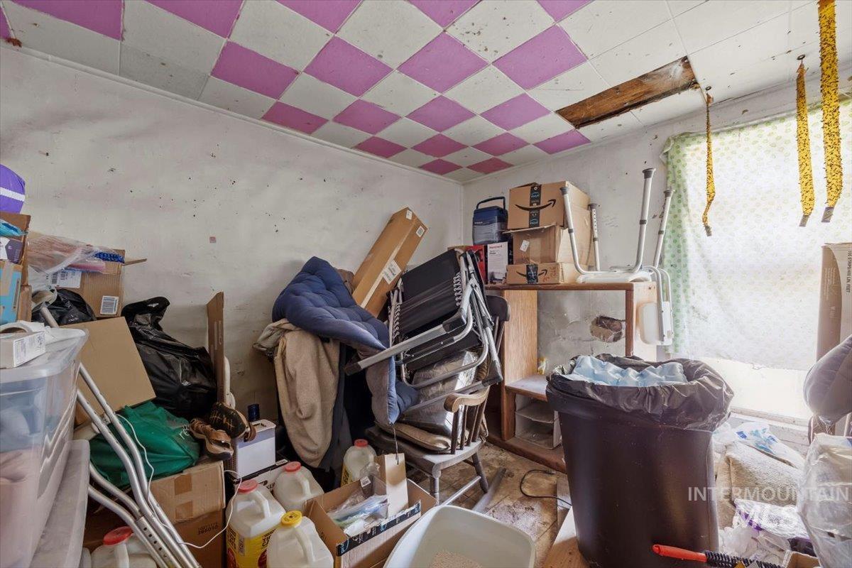 555 14th St, Vale, Oregon 97918-9606, 2 Bedrooms, 1 Bathroom, Residential For Sale, Price $99,999, 98970692