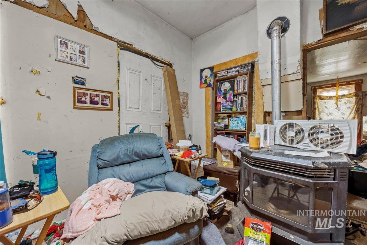 555 14th St, Vale, Oregon 97918-9606, 2 Bedrooms, 1 Bathroom, Residential For Sale, Price $99,999, 98970692