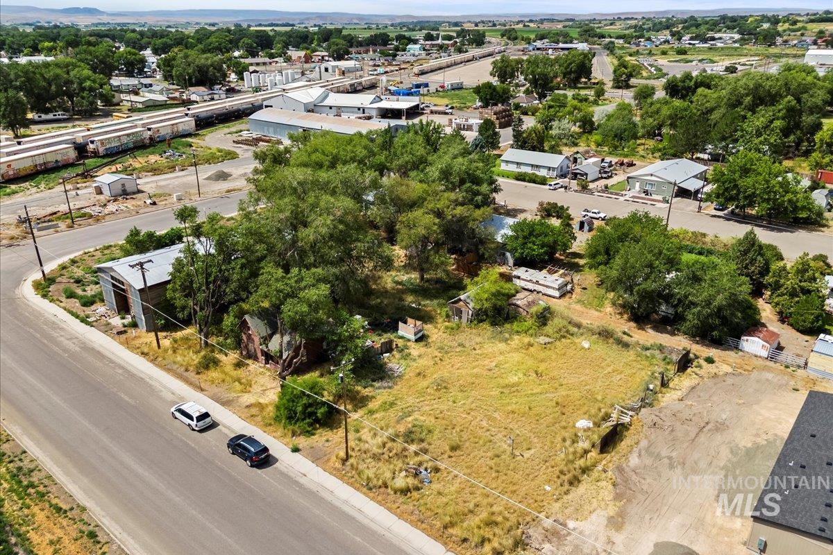 555 14th St, Vale, Oregon 97918-9606, 2 Bedrooms, 1 Bathroom, Residential For Sale, Price $99,999, 98970692