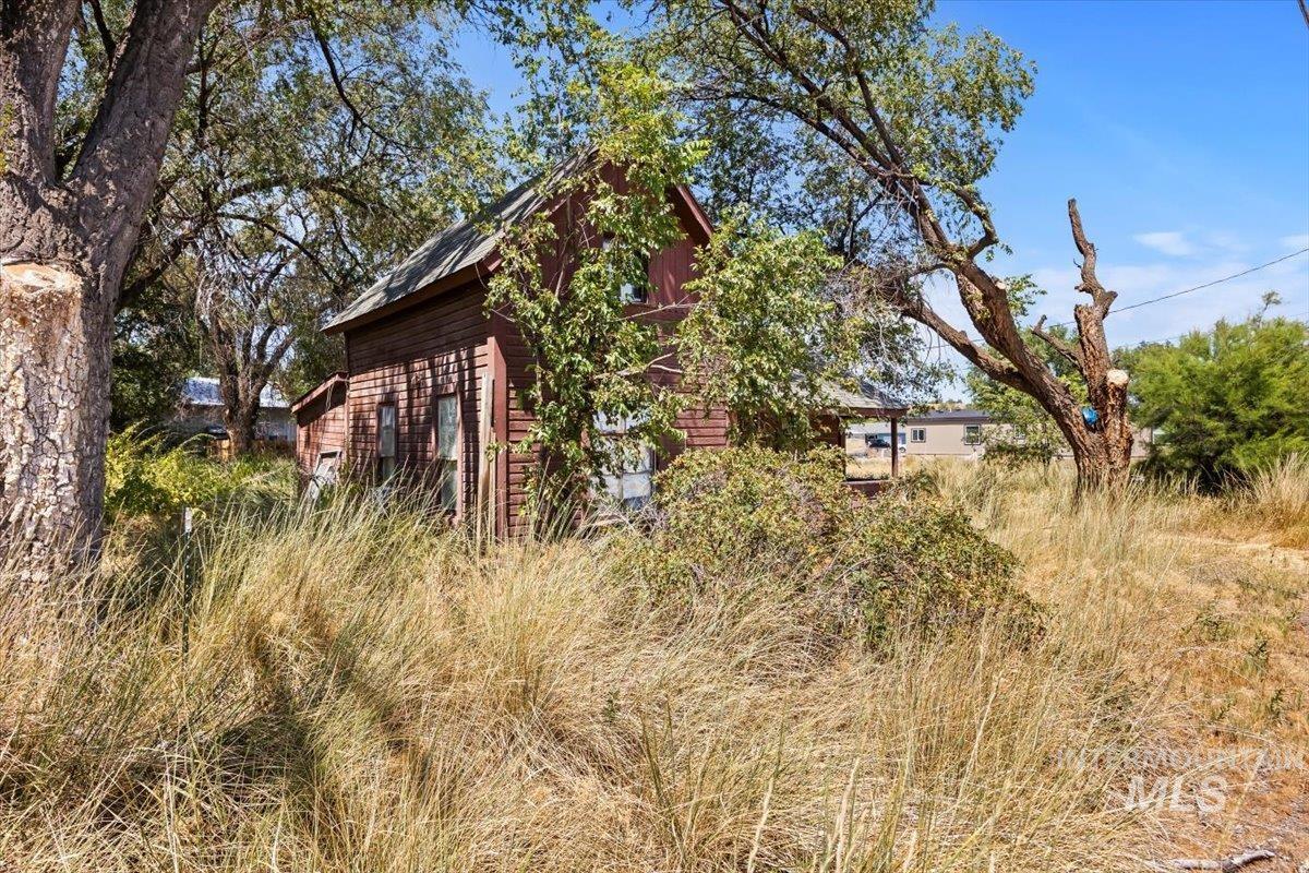 555 14th St, Vale, Oregon 97918-9606, 2 Bedrooms, 1 Bathroom, Residential For Sale, Price $99,999, 98970692