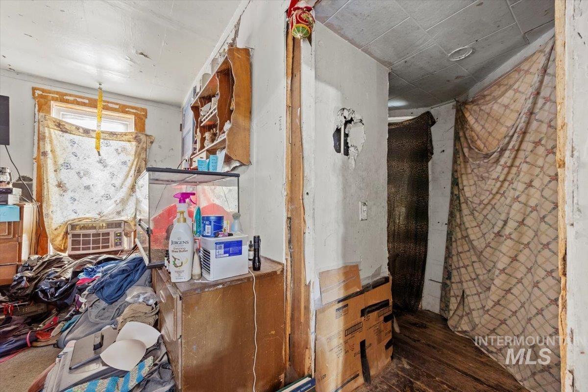 555 14th St, Vale, Oregon 97918-9606, 2 Bedrooms, 1 Bathroom, Residential For Sale, Price $99,999, 98970692