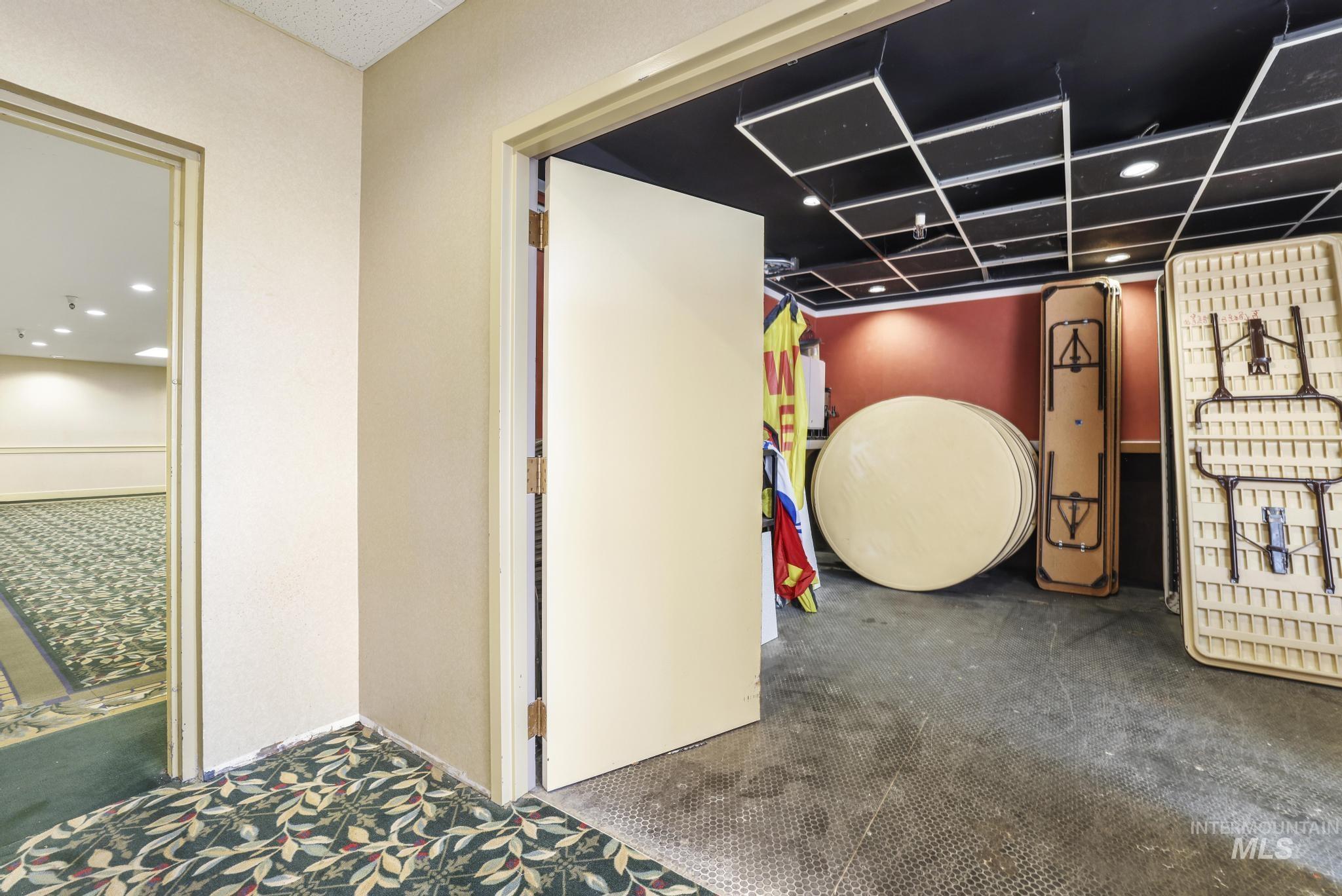 1351 Blue Lakes Blvd, Twin Falls, Idaho 83301, 3 Rooms, Business/Commercial For Sale, Price $39,000,MLS 98970696