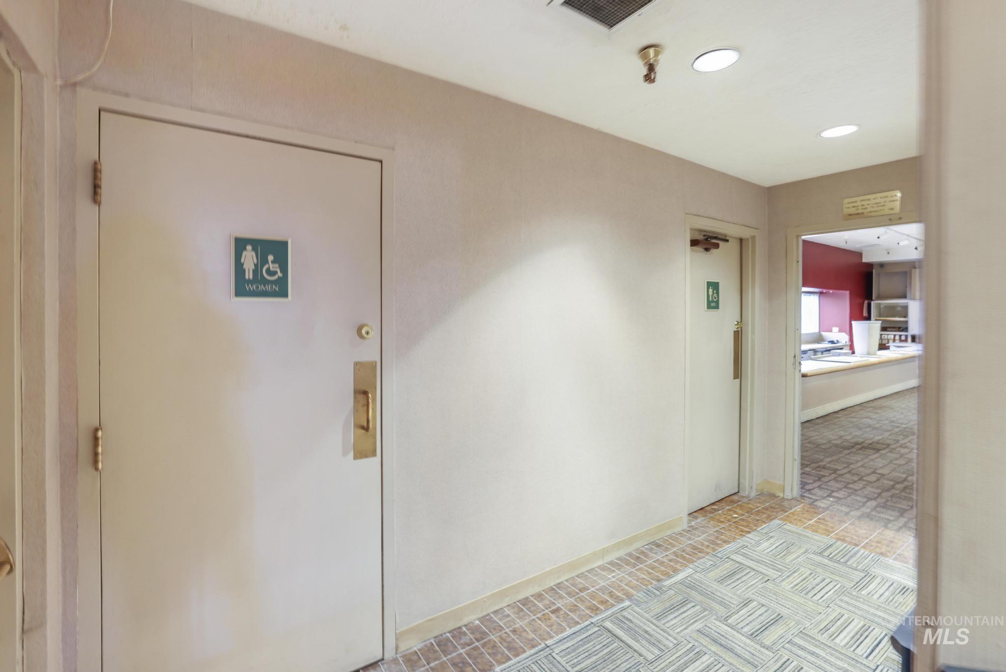 1351 Blue Lakes Blvd, Twin Falls, Idaho 83301, 3 Rooms, Business/Commercial For Sale, Price $39,000,MLS 98970696