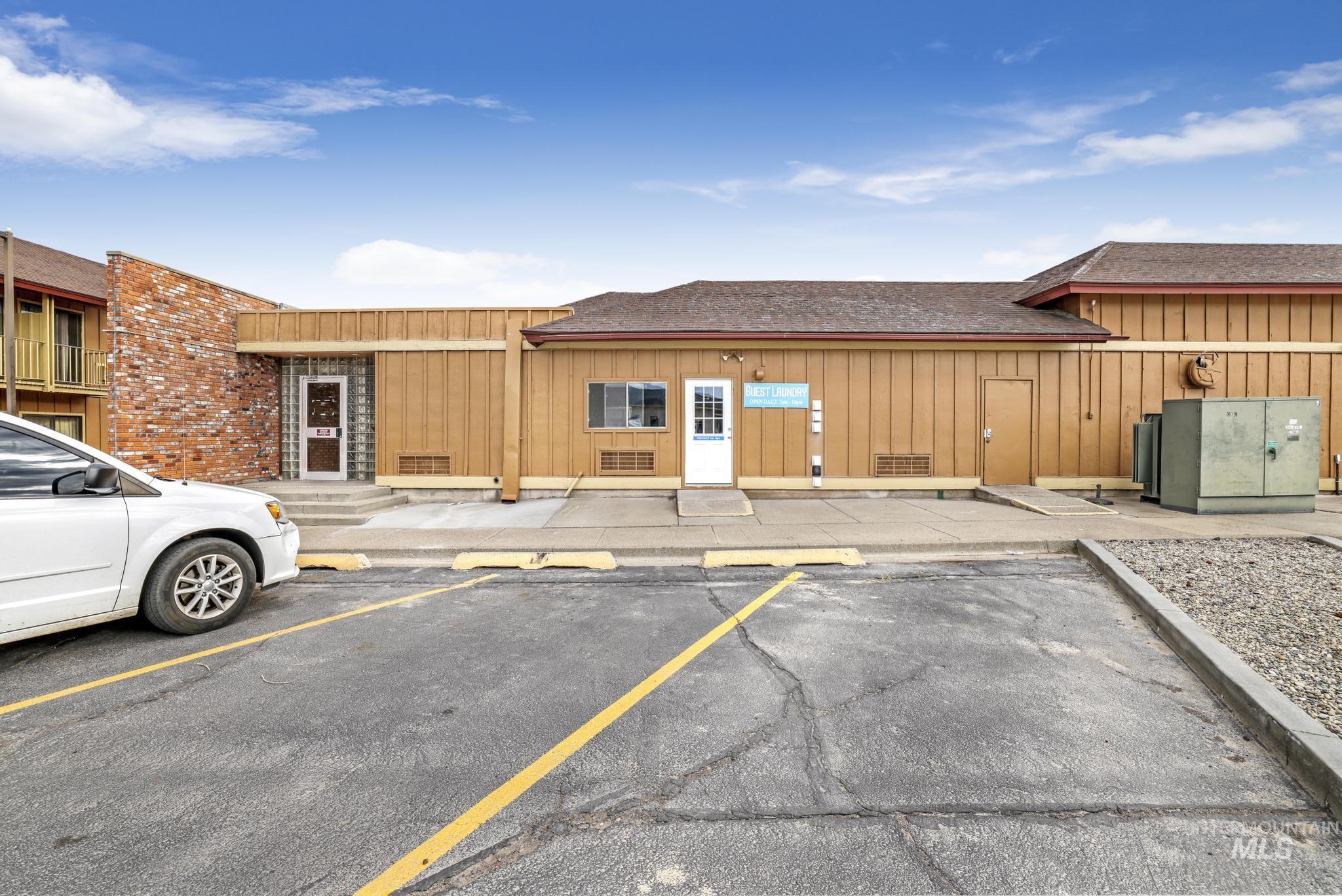 1351 Blue Lakes Blvd, Twin Falls, Idaho 83301, 3 Rooms, Business/Commercial For Sale, Price $39,000,MLS 98970696