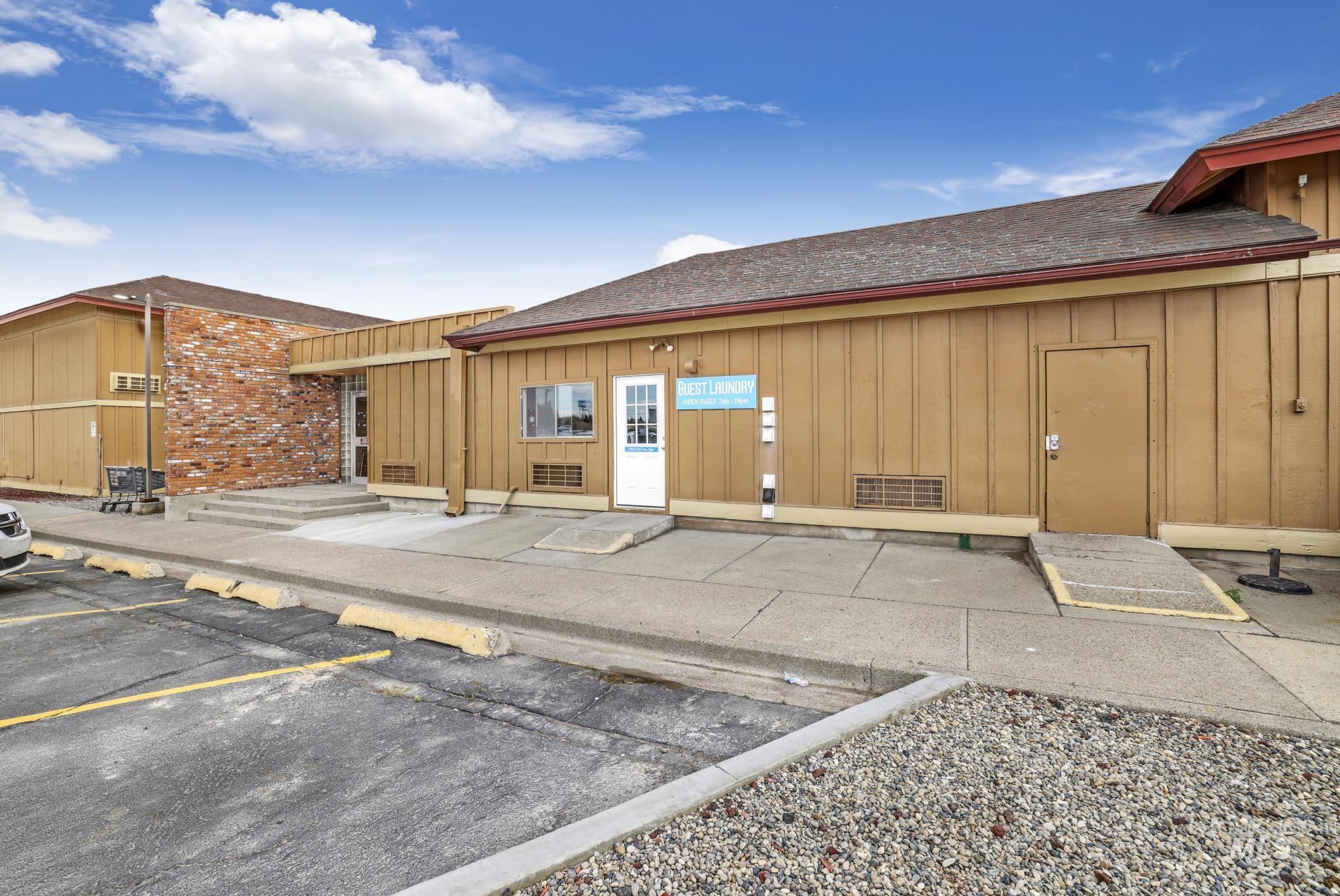 1351 Blue Lakes Blvd, Twin Falls, Idaho 83301, 3 Rooms, Business/Commercial For Sale, Price $39,000,MLS 98970696