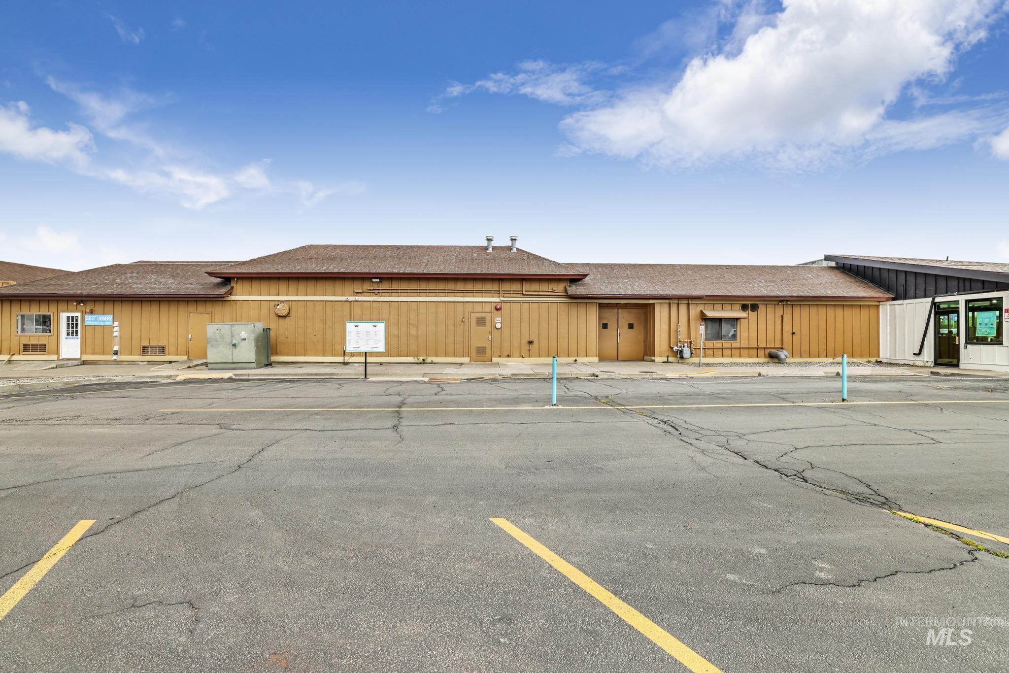 1351 Blue Lakes Blvd, Twin Falls, Idaho 83301, 3 Rooms, Business/Commercial For Sale, Price $39,000,MLS 98970696