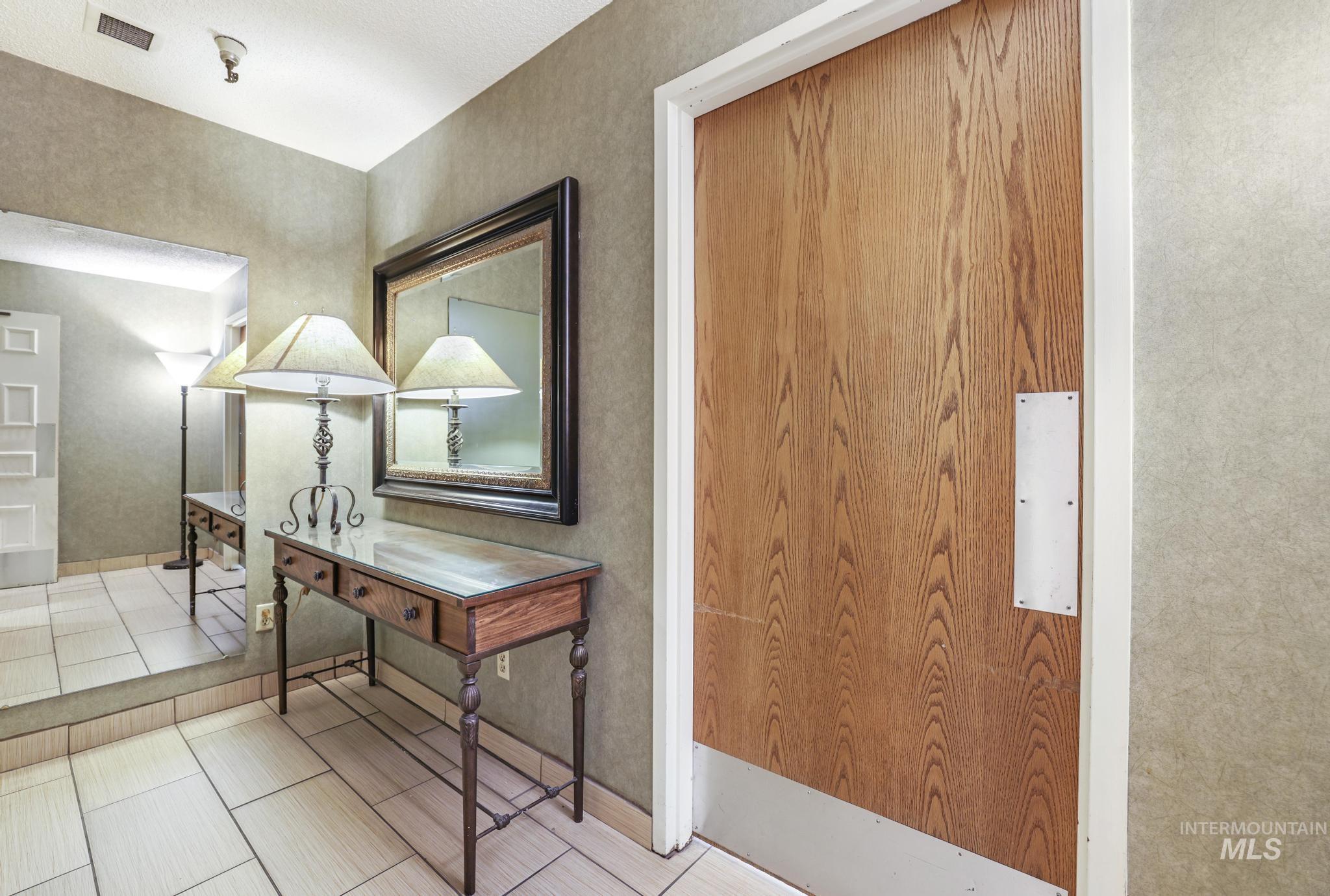 1351 Blue Lakes Blvd, Twin Falls, Idaho 83301, 3 Rooms, Business/Commercial For Sale, Price $39,000,MLS 98970696