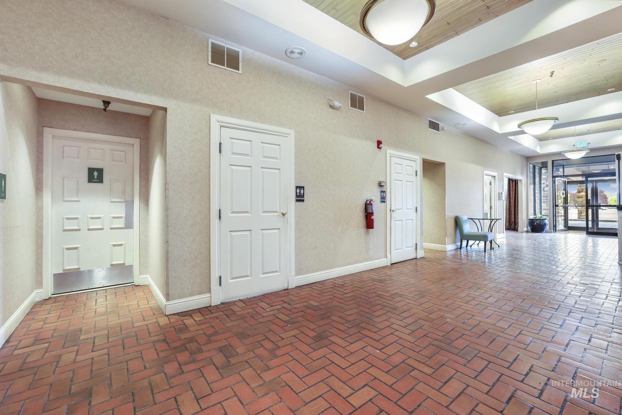 1351 Blue Lakes Blvd, Twin Falls, Idaho 83301, 3 Rooms, Business/Commercial For Sale, Price $39,000,MLS 98970696