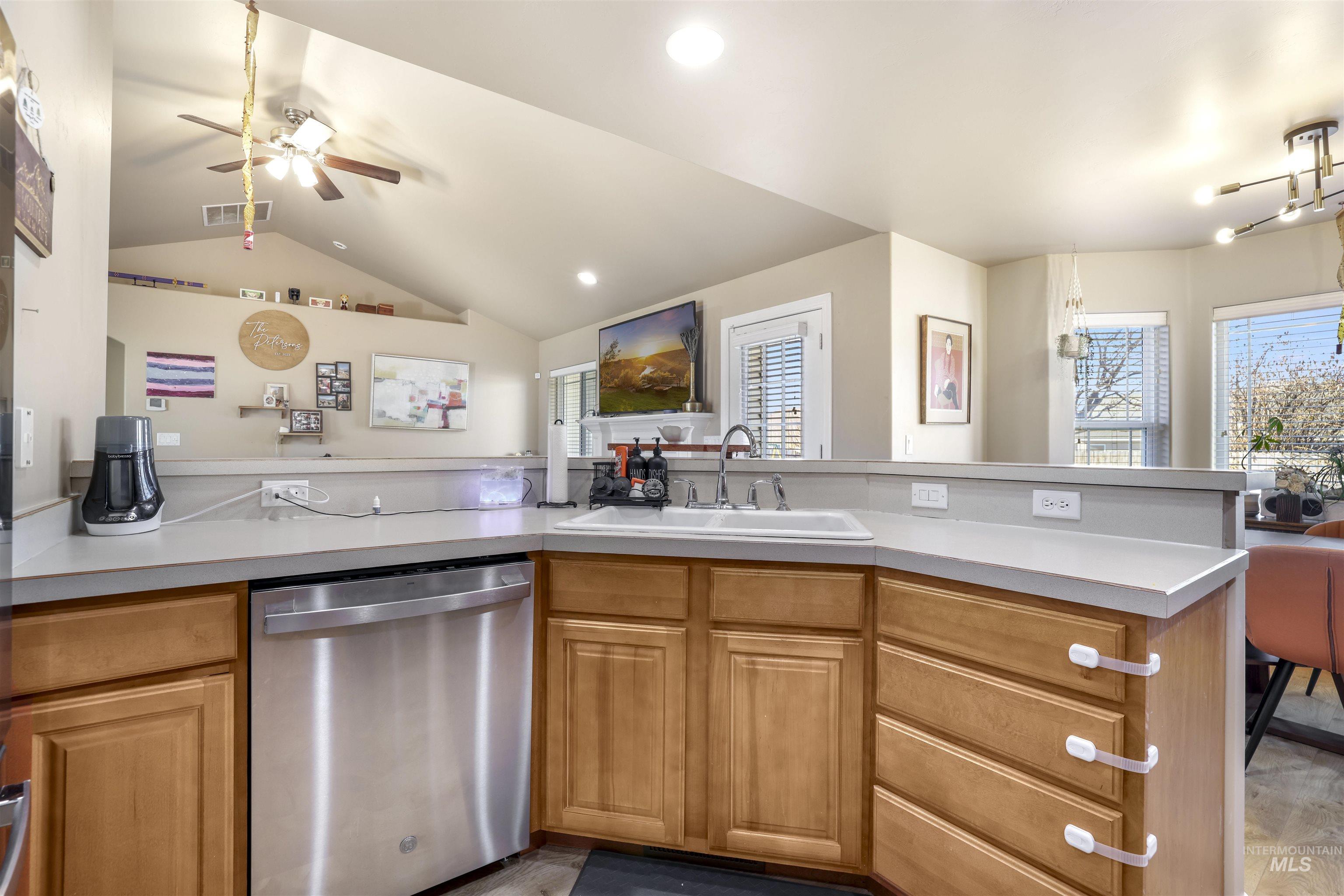 1461 Summer Place, Jerome, Idaho 83338, 3 Bedrooms, 2 Bathrooms, Residential For Sale, Price $350,000, 98970699