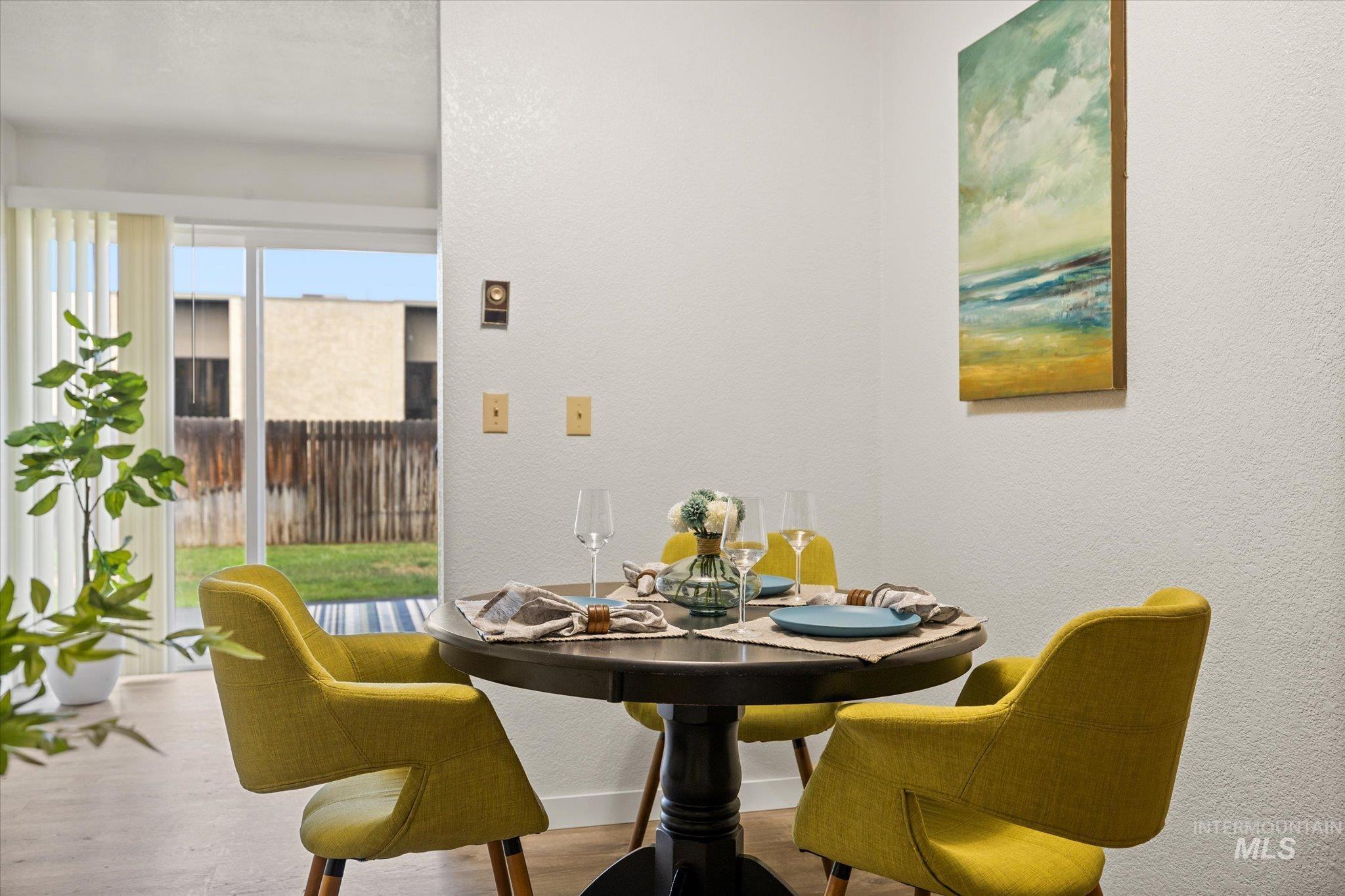 7048 W Colehaven Dr, Boise, Idaho 83704, 2 Bedrooms, 1 Bathroom, Residential For Sale, Price $239,900,MLS 98970700