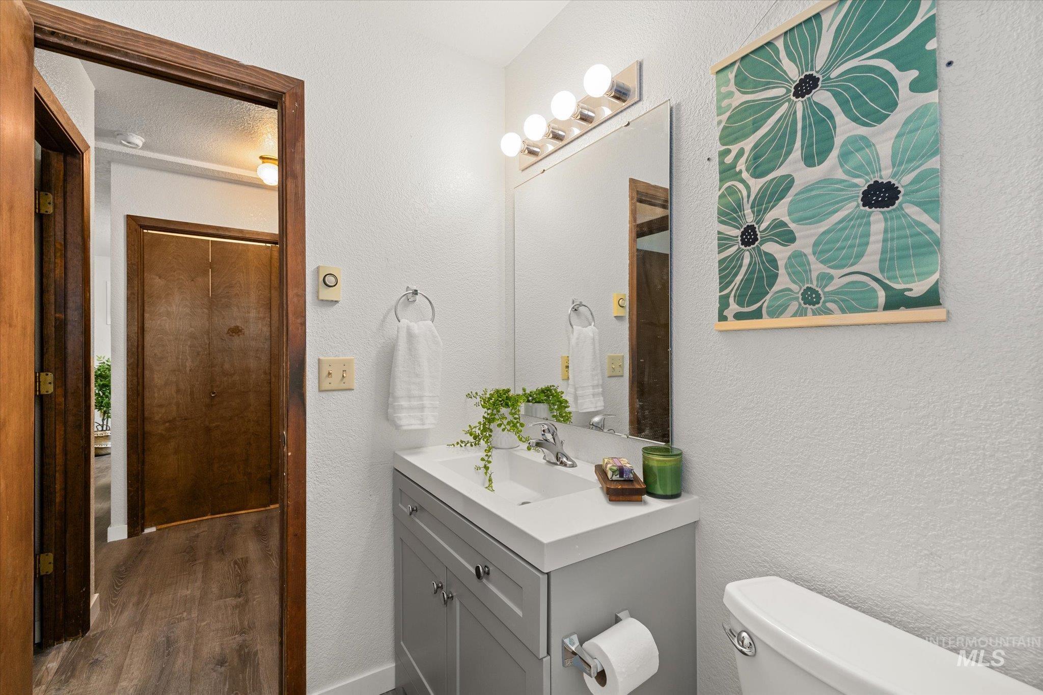 7048 W Colehaven Dr, Boise, Idaho 83704, 2 Bedrooms, 1 Bathroom, Residential For Sale, Price $239,900,MLS 98970700