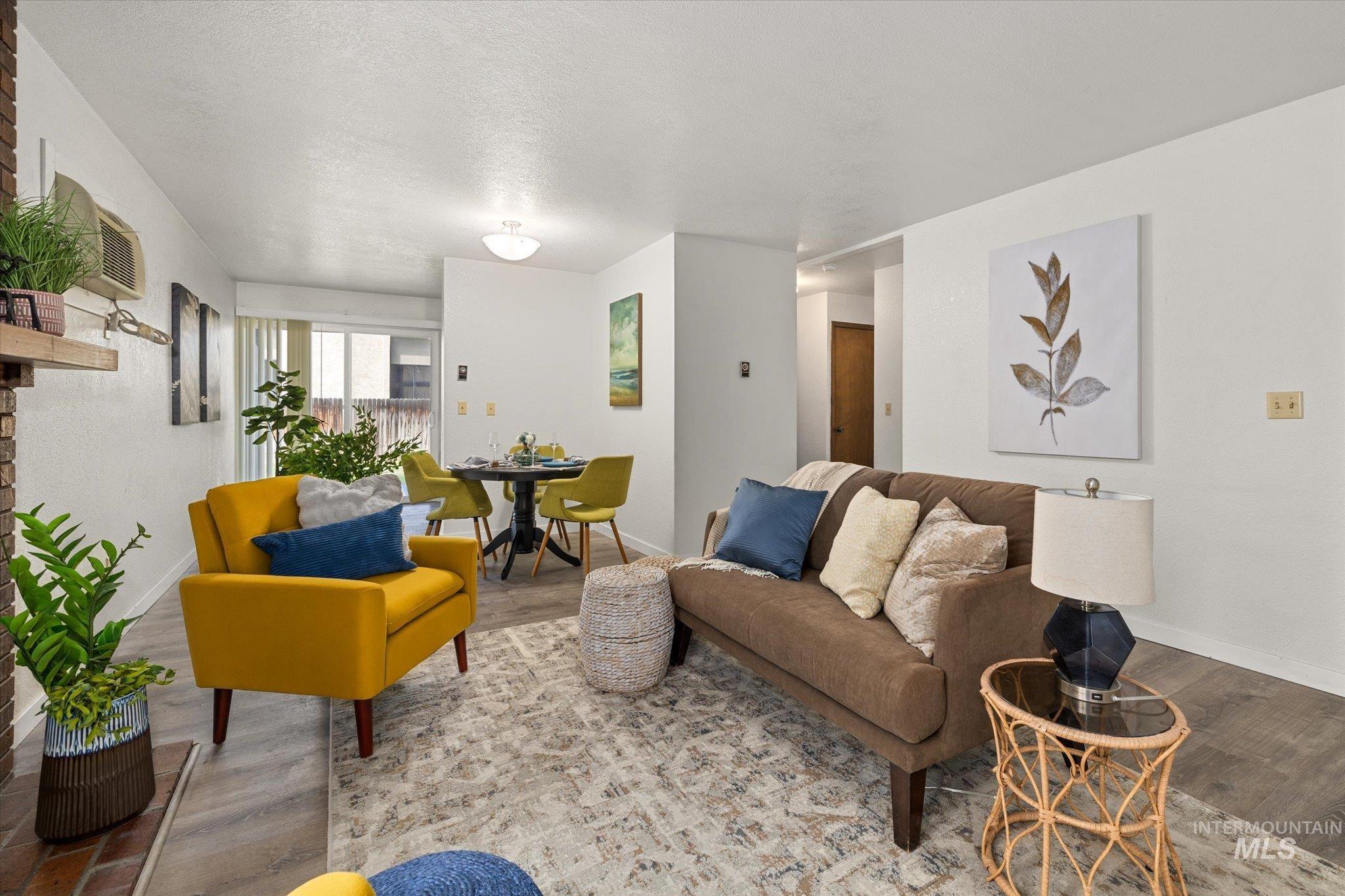 7048 W Colehaven Dr, Boise, Idaho 83704, 2 Bedrooms, 1 Bathroom, Residential For Sale, Price $239,900,MLS 98970700